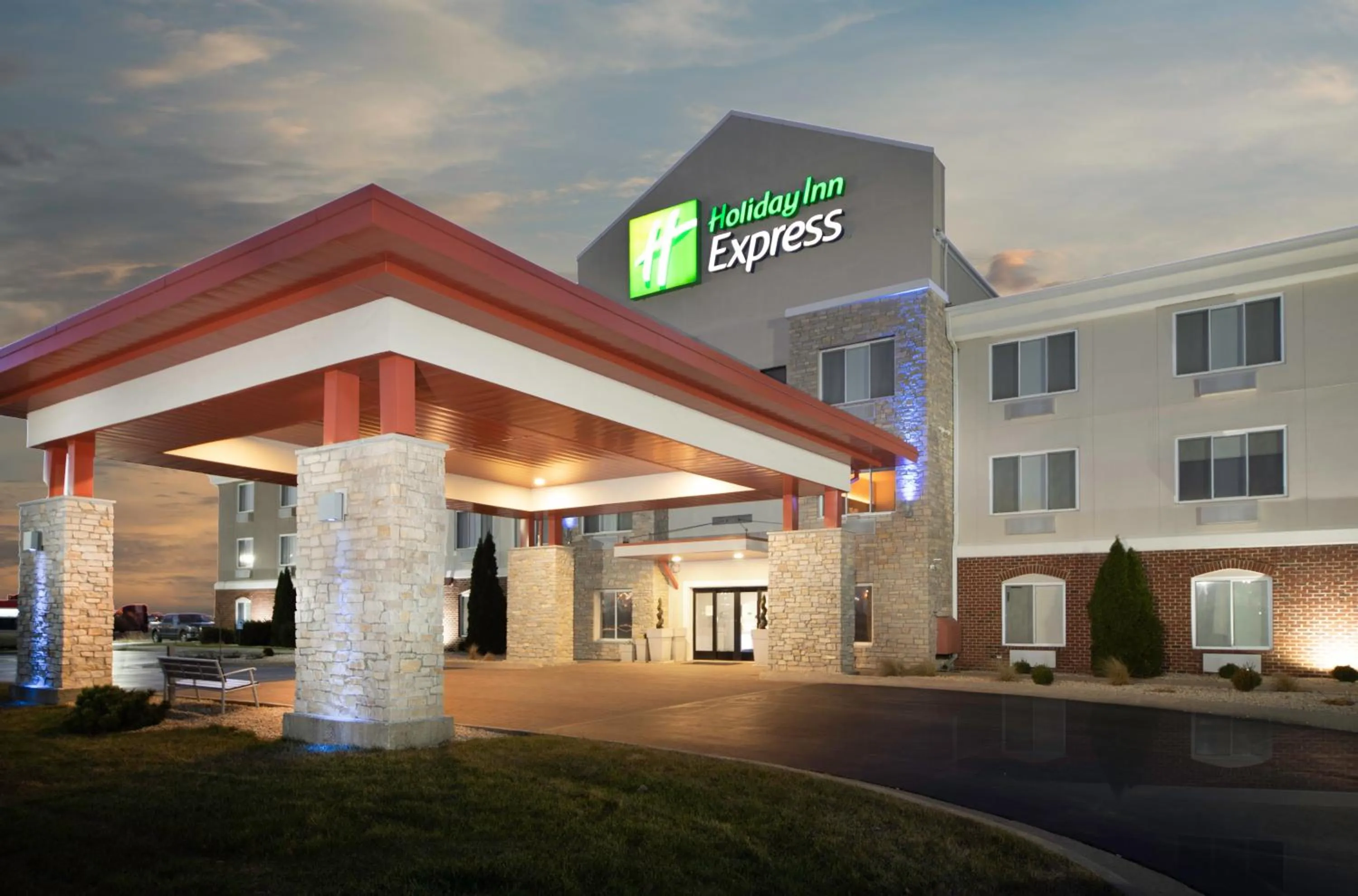 Property building in Holiday Inn Express Rochelle by IHG