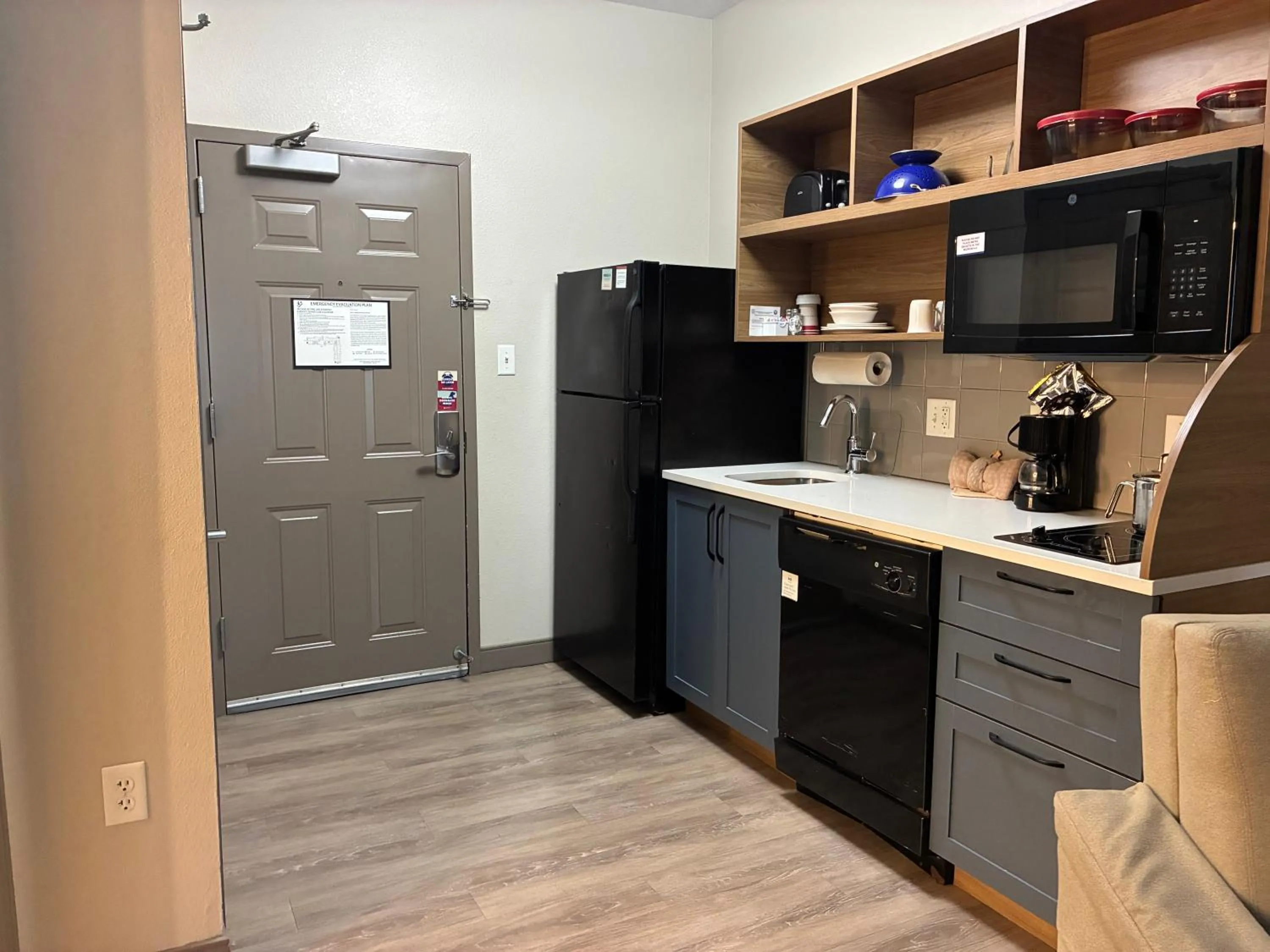 Kitchen or kitchenette in Candlewood Suites Tallahassee by IHG