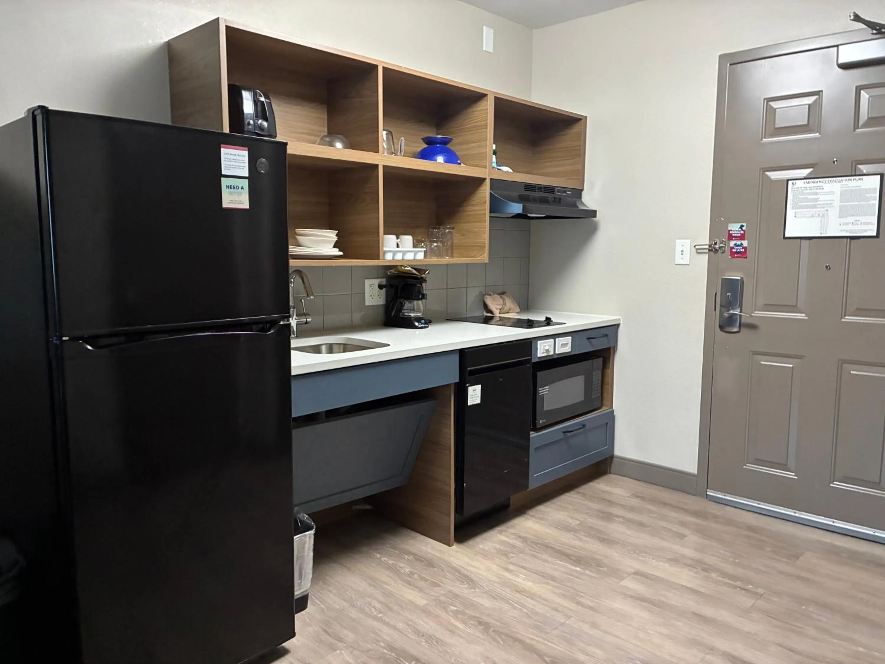 Kitchen or kitchenette in Candlewood Suites Tallahassee by IHG
