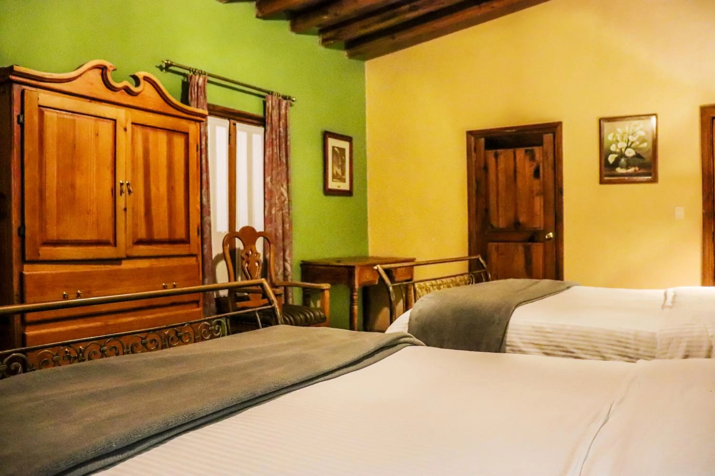 Photo of the whole room, Bed in Mirador del Frayle