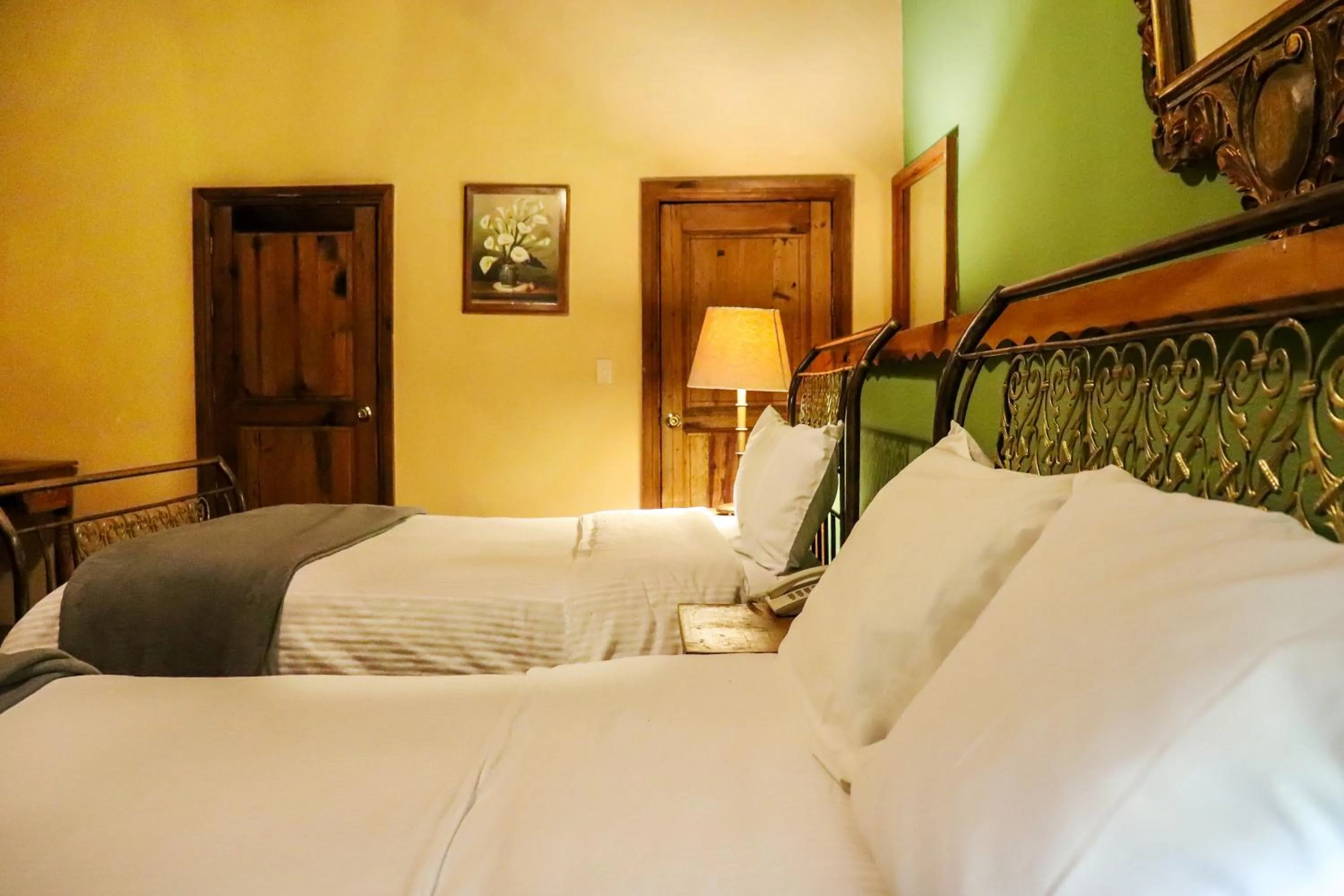 Photo of the whole room, Bed in Mirador del Frayle