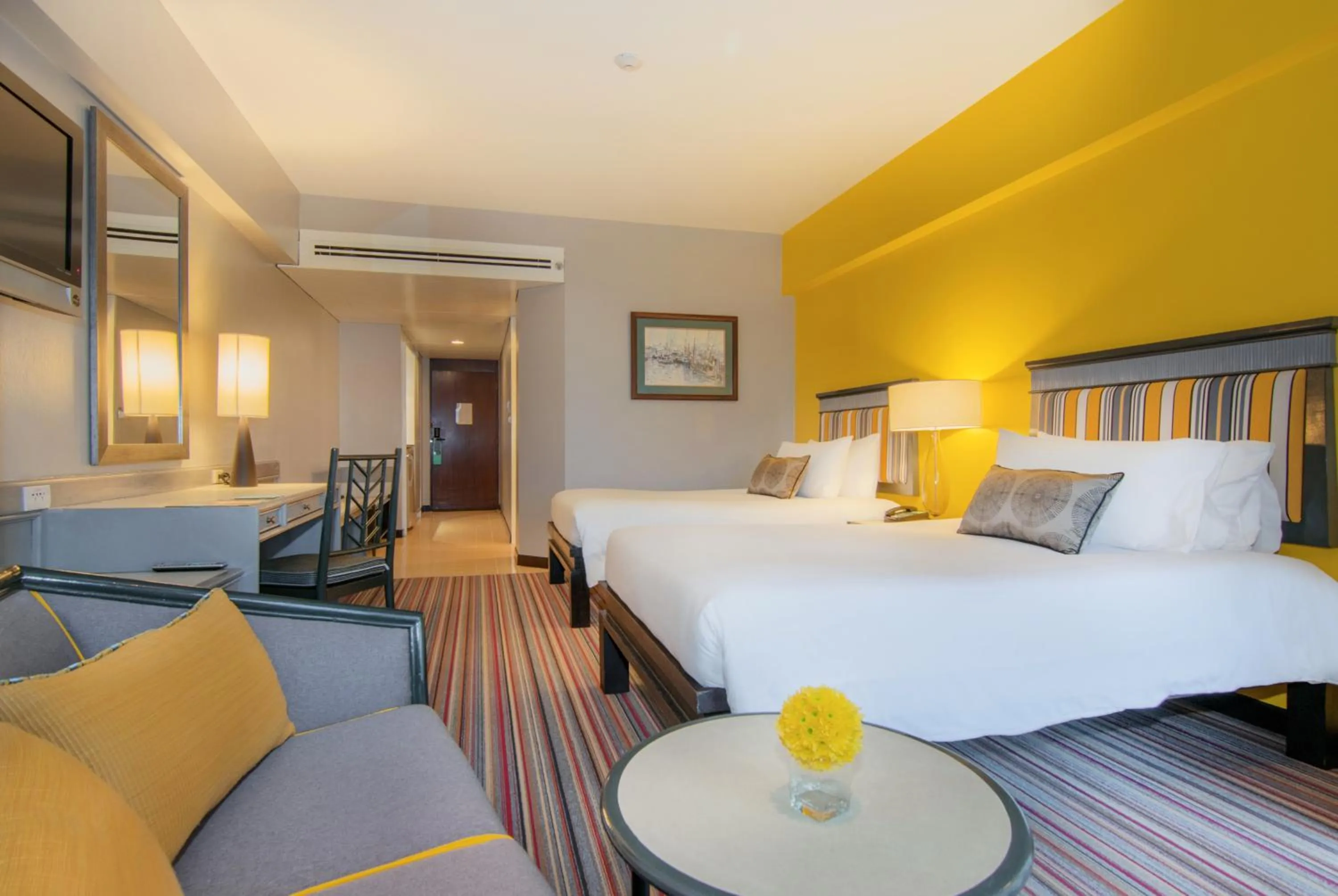 Bedroom, Bed in The Bayview Hotel Pattaya