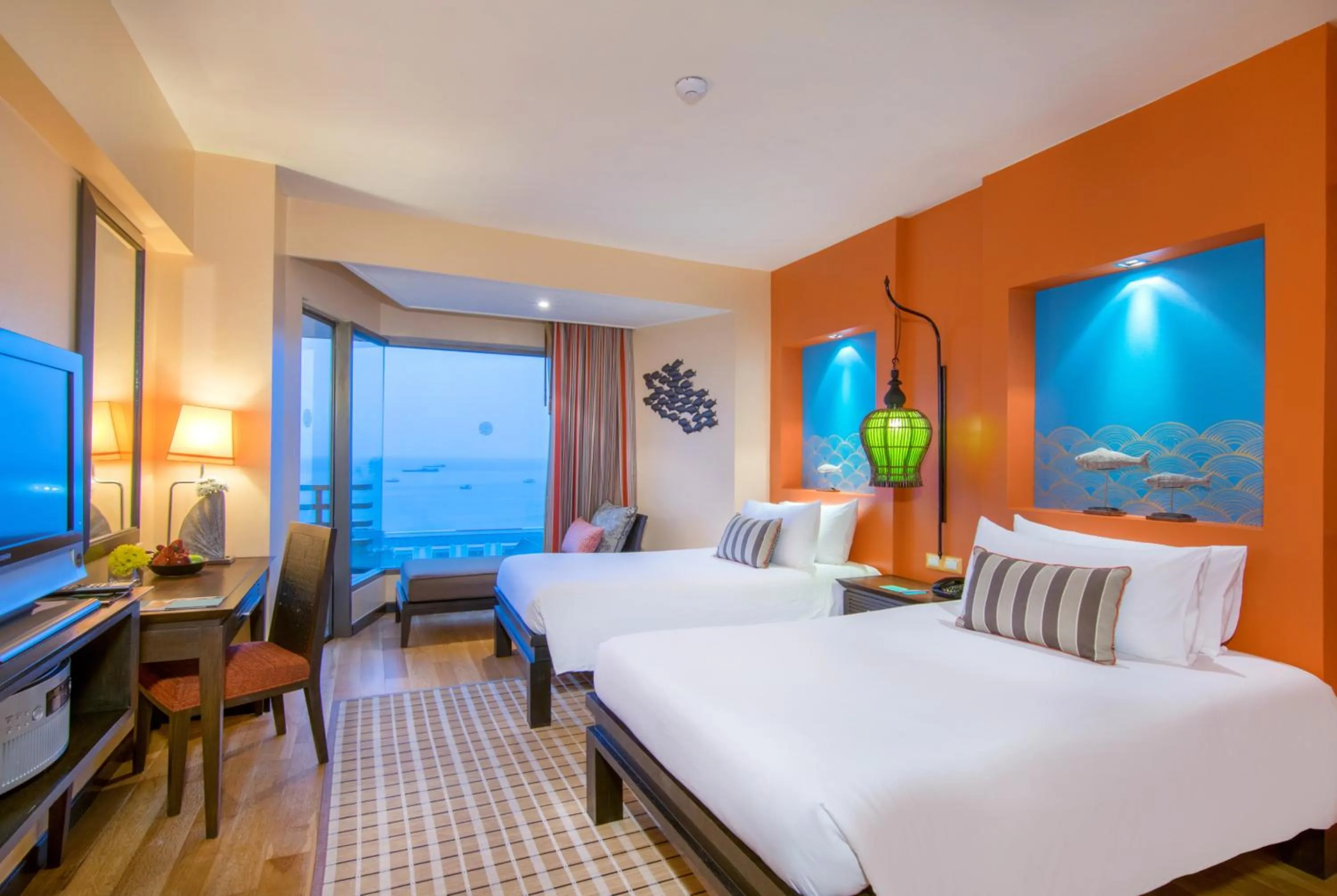 Sea view, Bed in The Bayview Hotel Pattaya