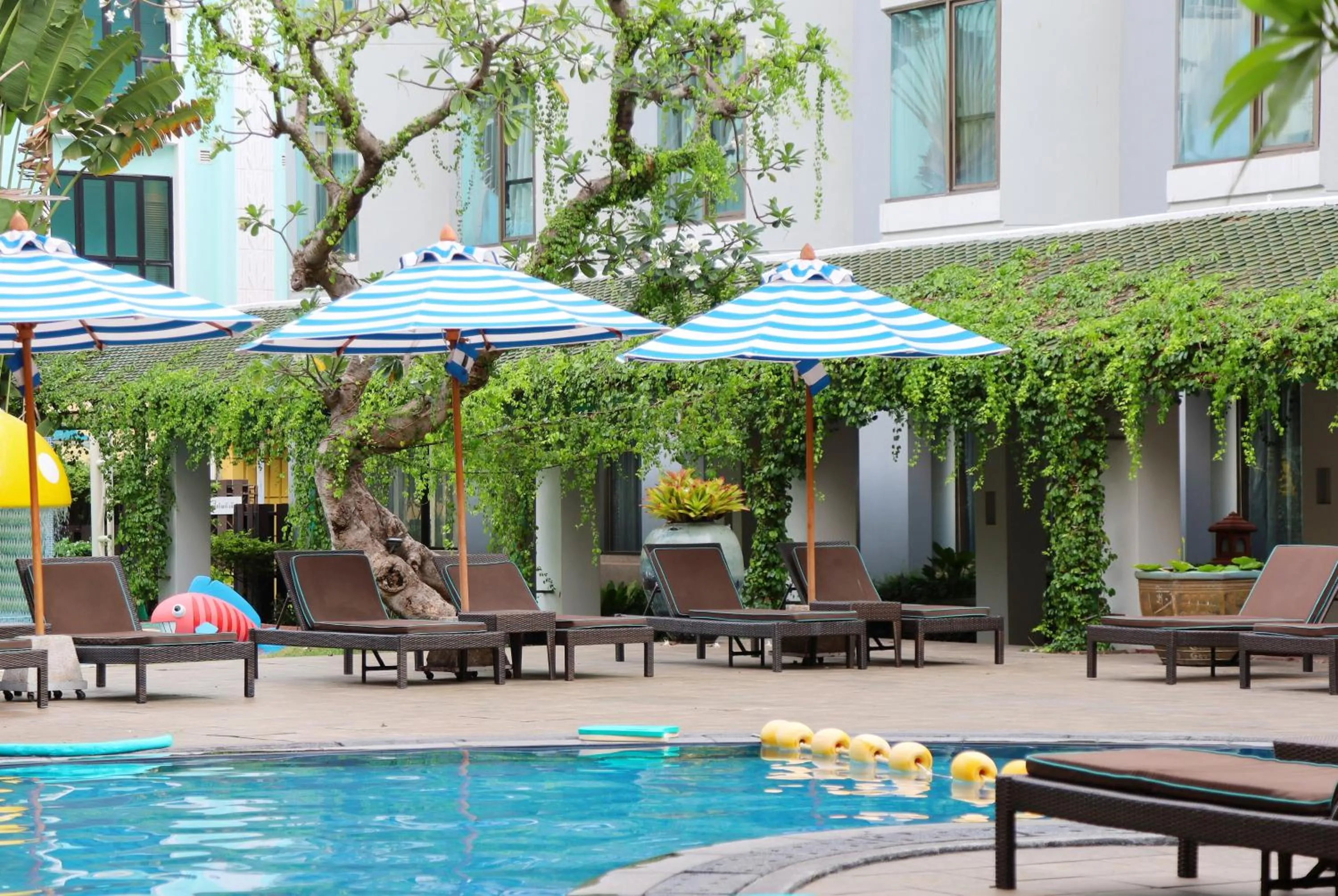Swimming pool in The Bayview Hotel Pattaya