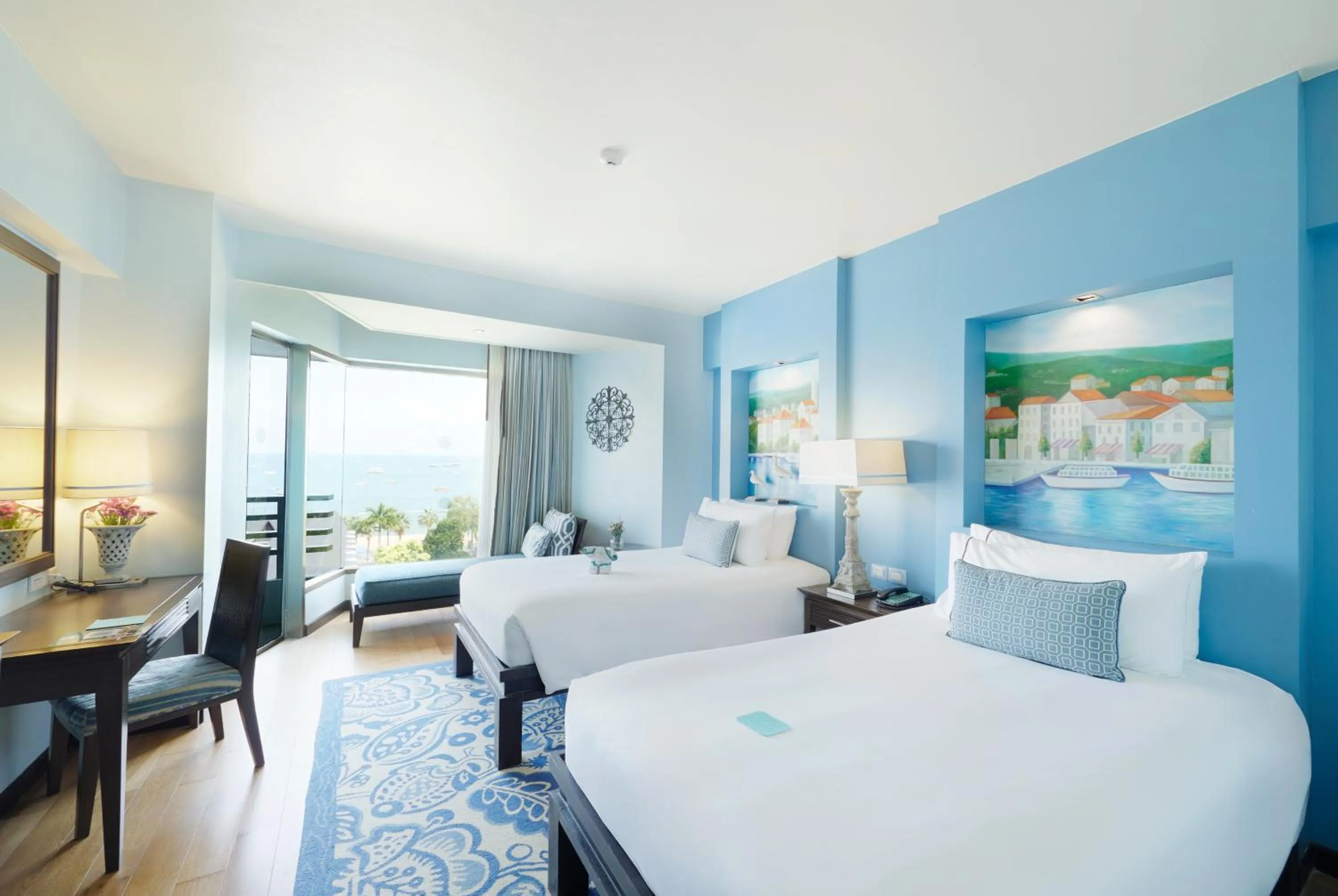 Sea view, Bed in The Bayview Hotel Pattaya