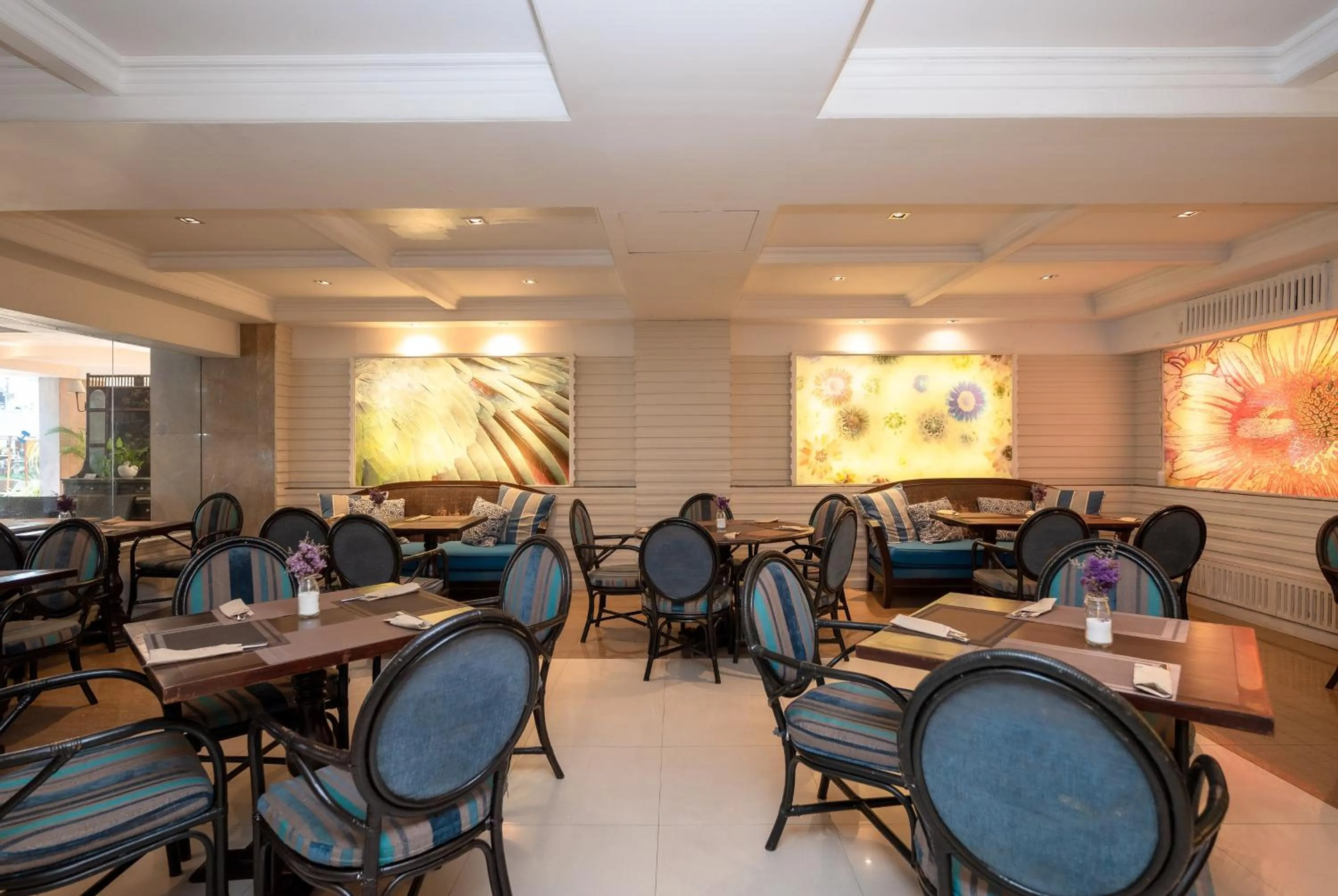 Restaurant/places to eat in The Bayview Hotel Pattaya