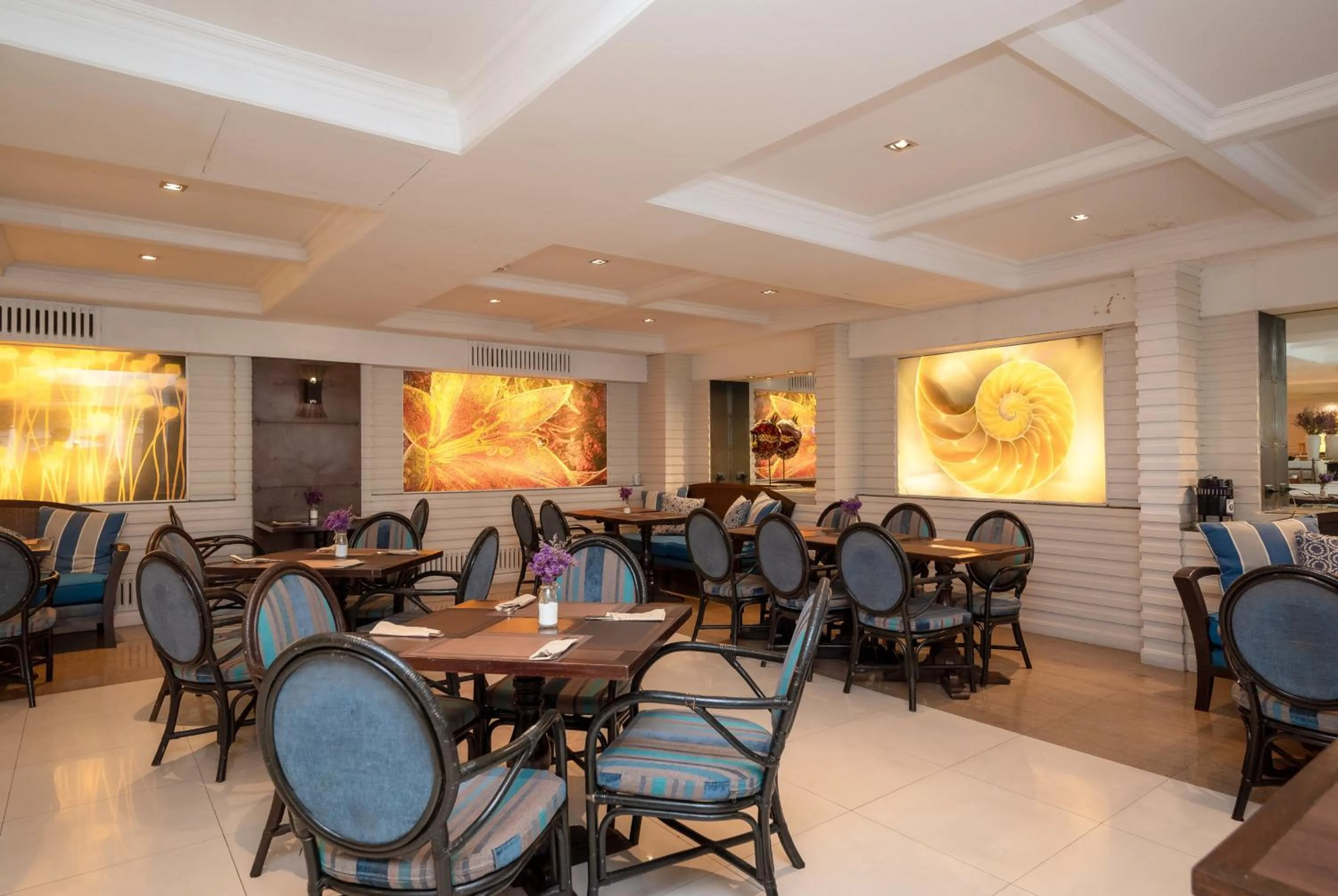 Restaurant/places to eat in The Bayview Hotel Pattaya