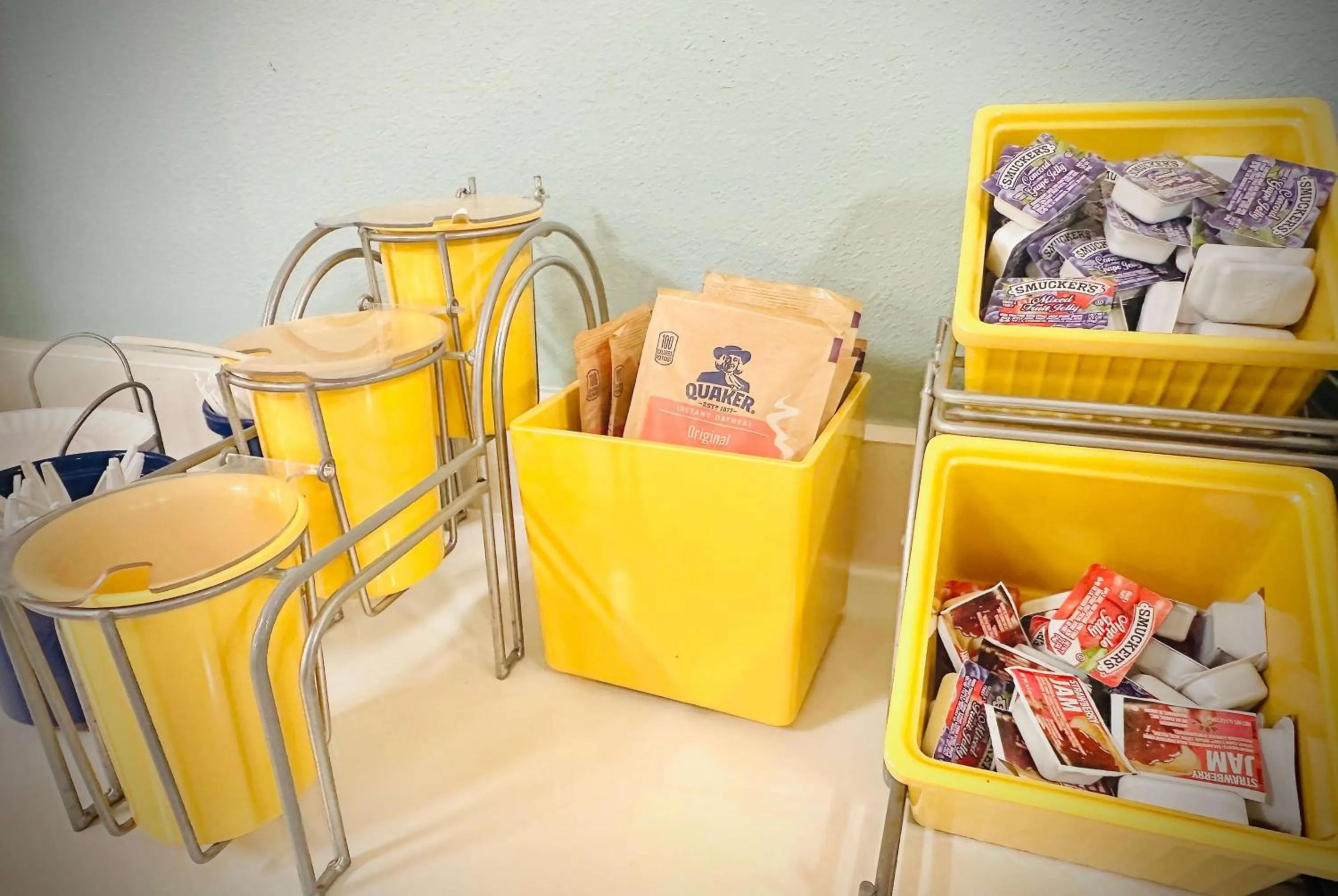 Property building in Days Inn by Wyndham WestEnd Alexandria,VA Washington DC Area