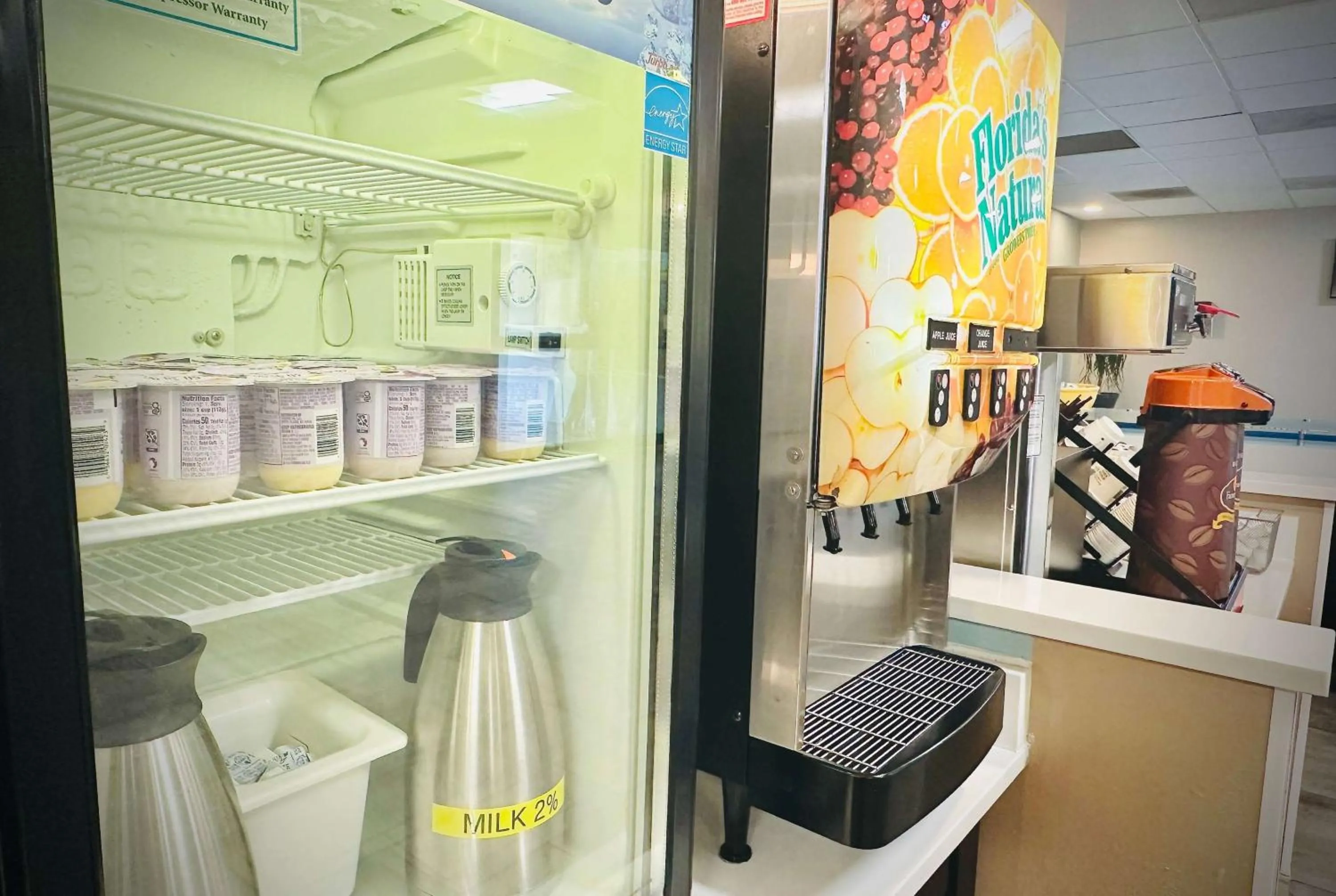 Property building in Days Inn by Wyndham WestEnd Alexandria,VA Washington DC Area