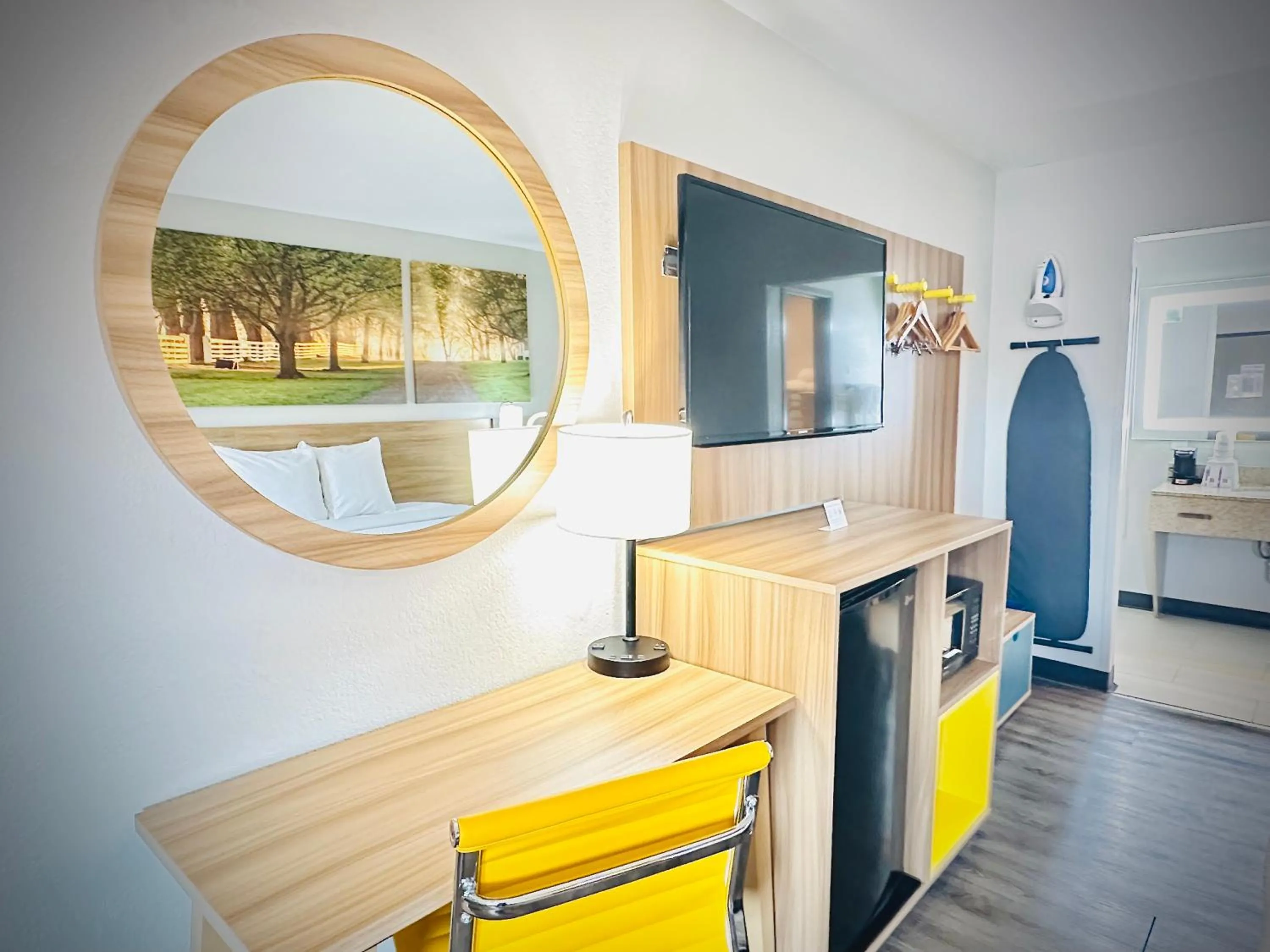 TV and multimedia in Days Inn by Wyndham WestEnd Alexandria,VA Washington DC Area