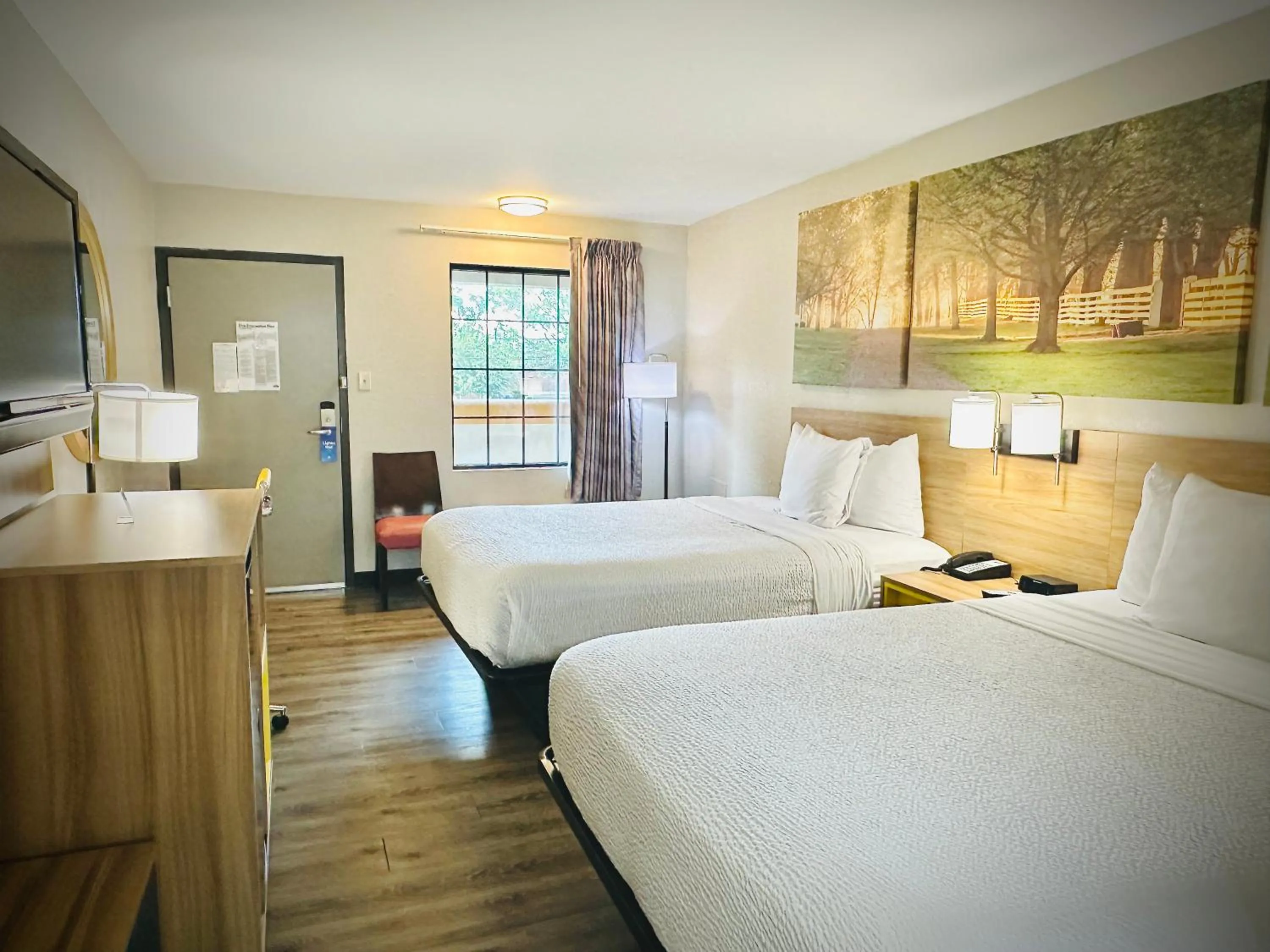 Bed in Days Inn by Wyndham WestEnd Alexandria,VA Washington DC Area