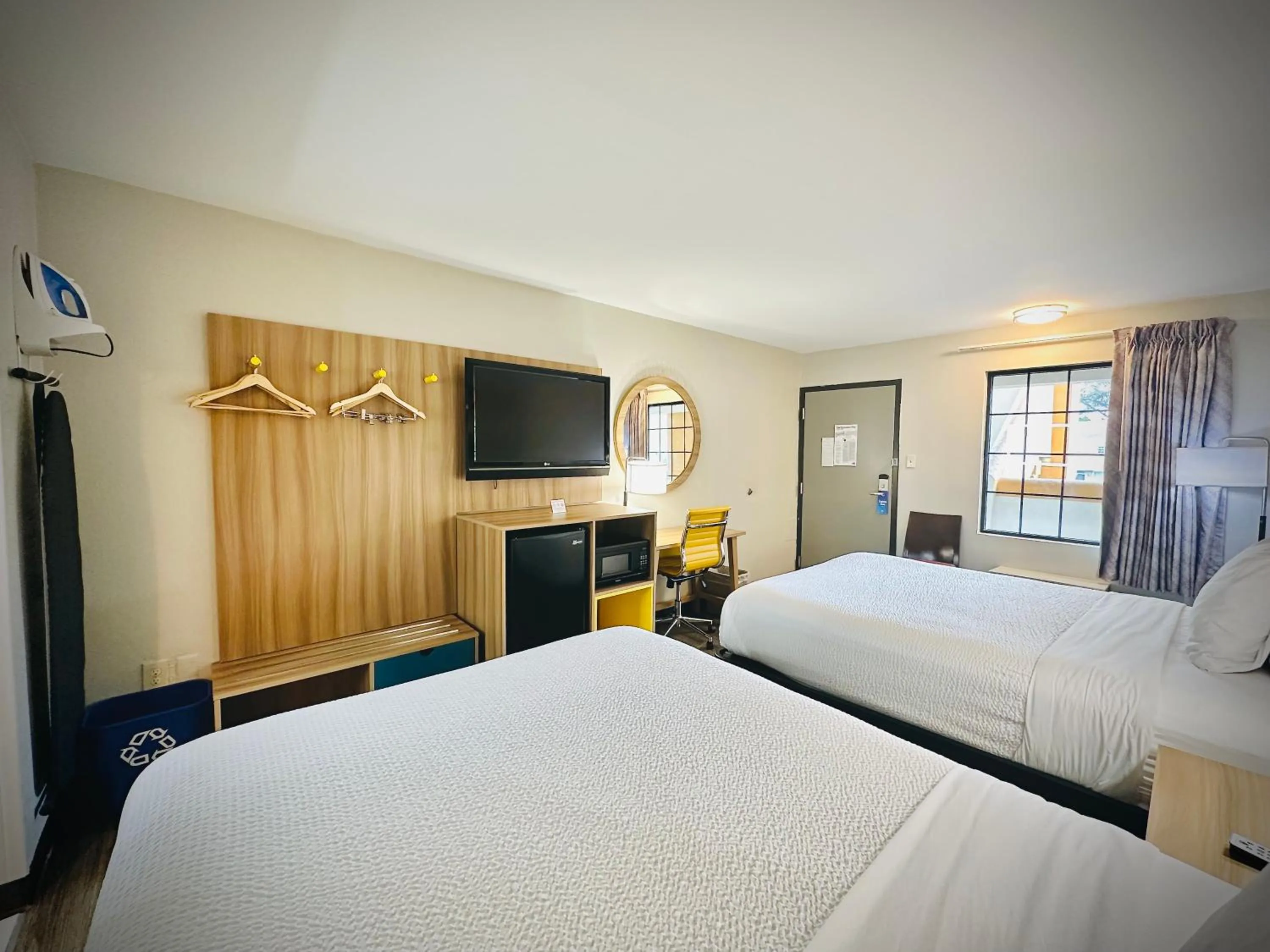 Bed in Days Inn by Wyndham WestEnd Alexandria,VA Washington DC Area