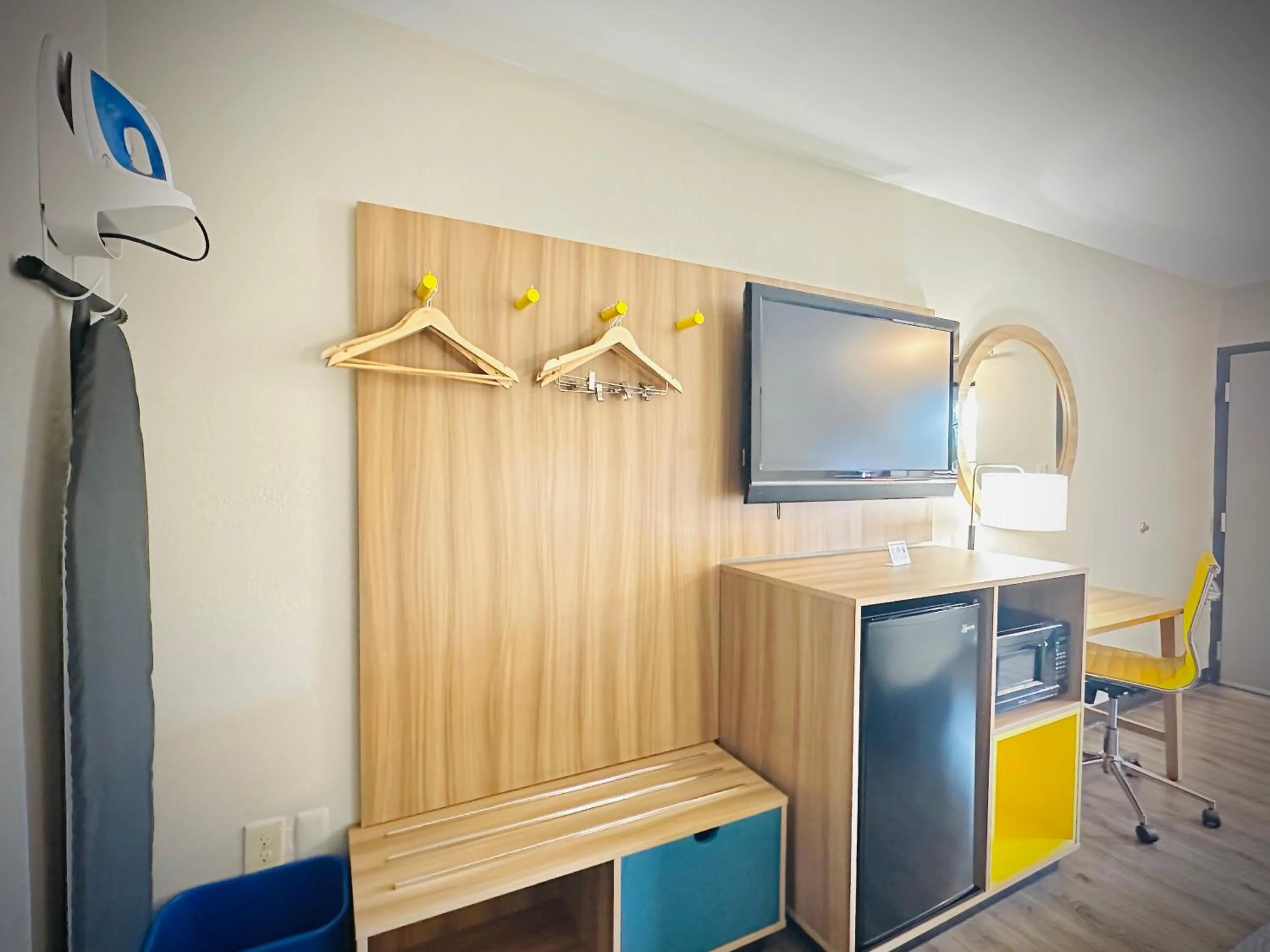 Bedroom in Days Inn by Wyndham WestEnd Alexandria,VA Washington DC Area