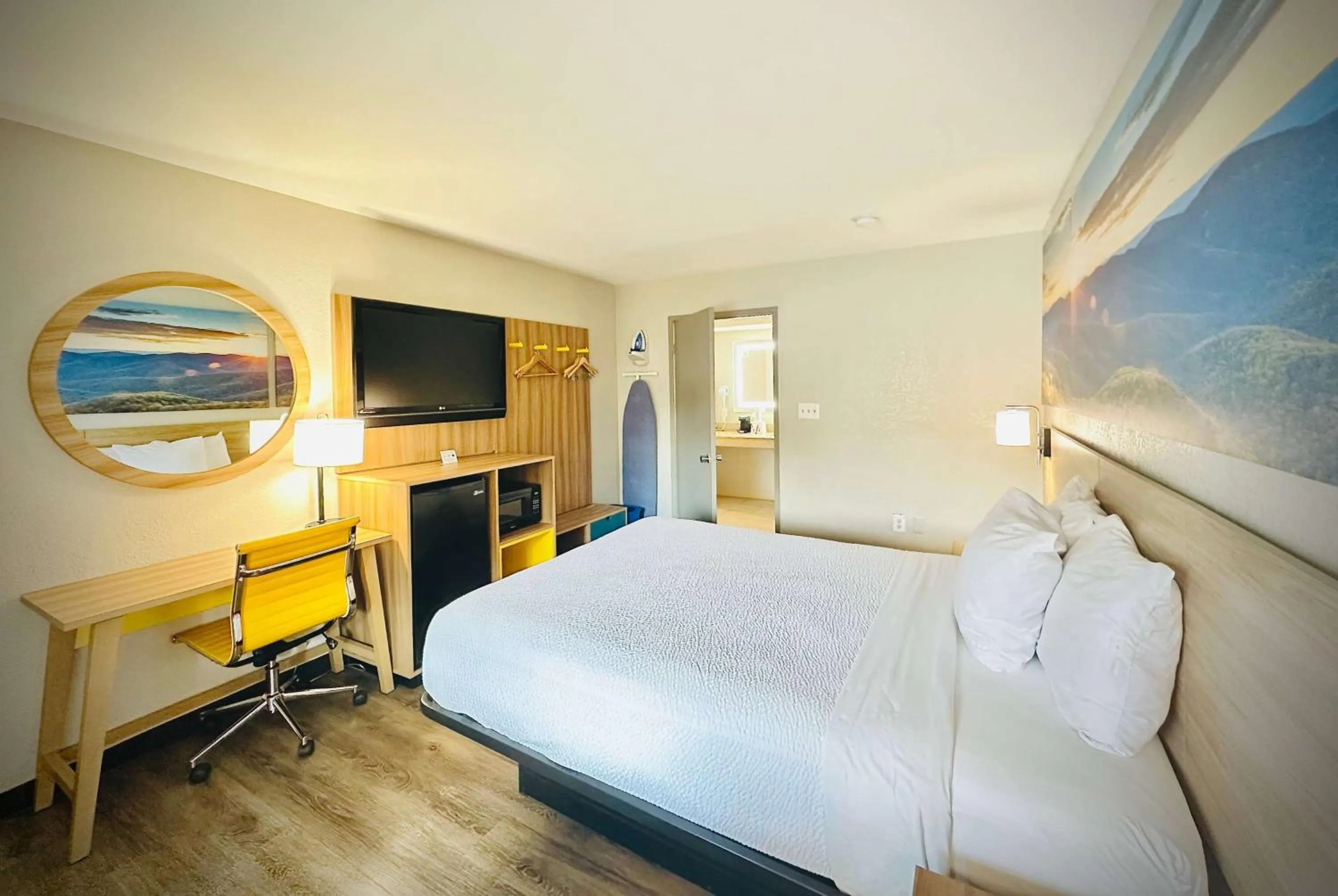 Photo of the whole room, Bed in Days Inn by Wyndham WestEnd Alexandria,VA Washington DC Area