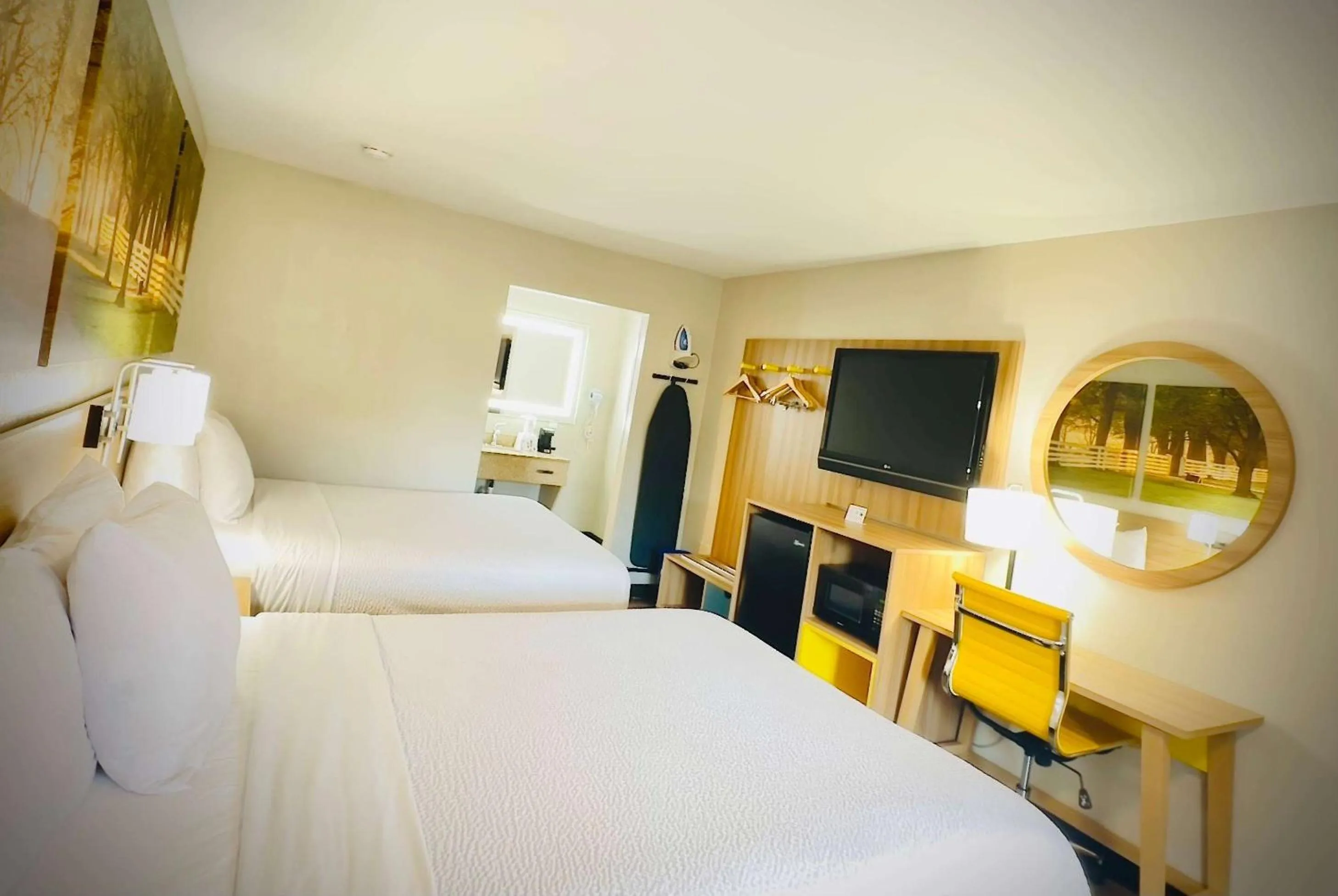 Photo of the whole room, Bed in Days Inn by Wyndham WestEnd Alexandria,VA Washington DC Area