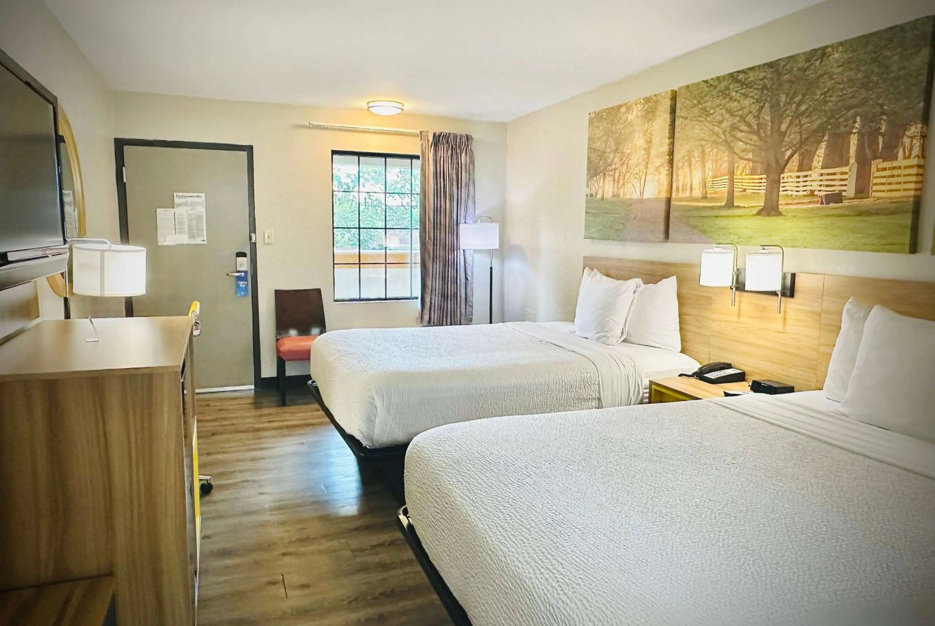 Photo of the whole room, Bed in Days Inn by Wyndham WestEnd Alexandria,VA Washington DC Area