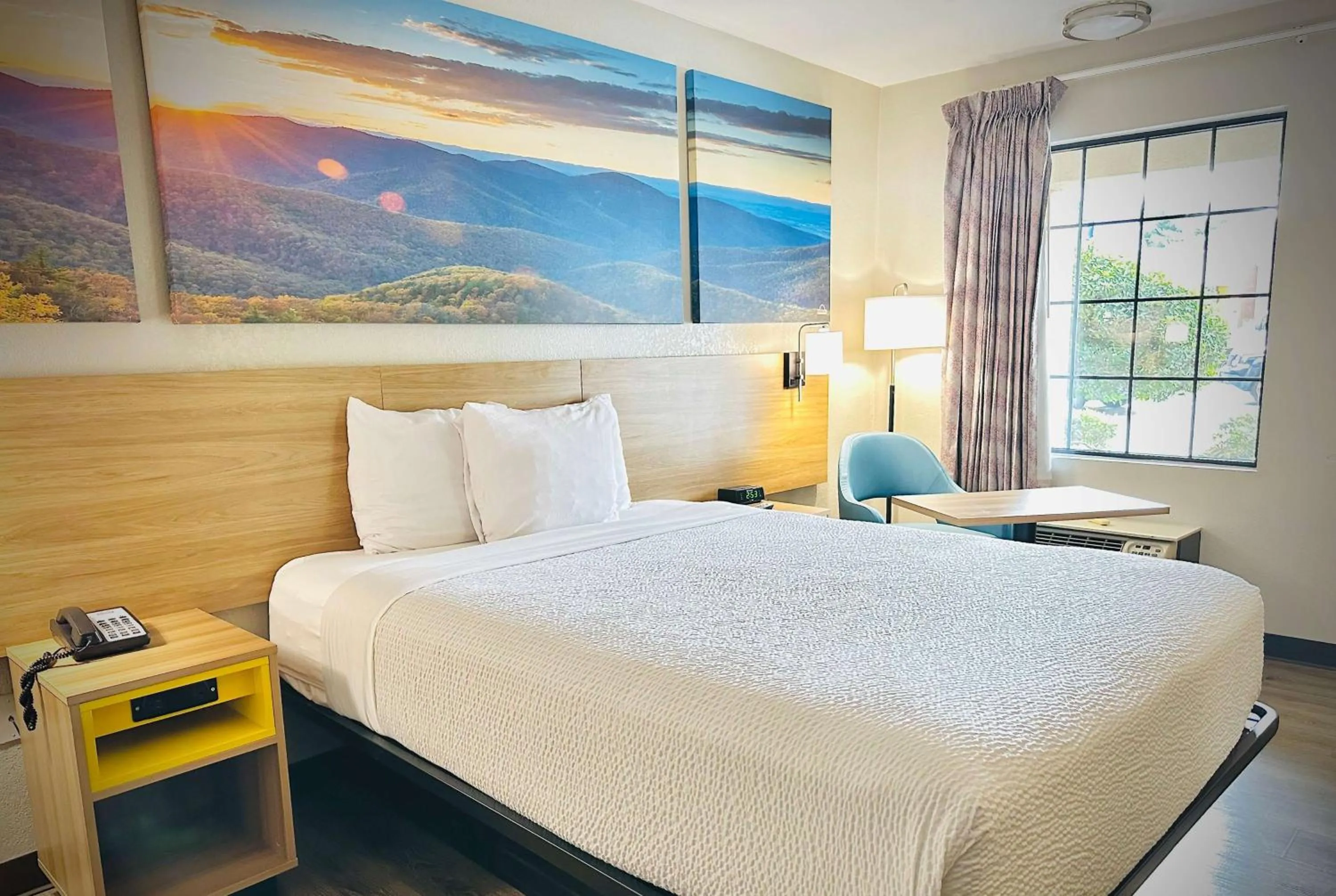 Photo of the whole room, Bed in Days Inn by Wyndham WestEnd Alexandria,VA Washington DC Area