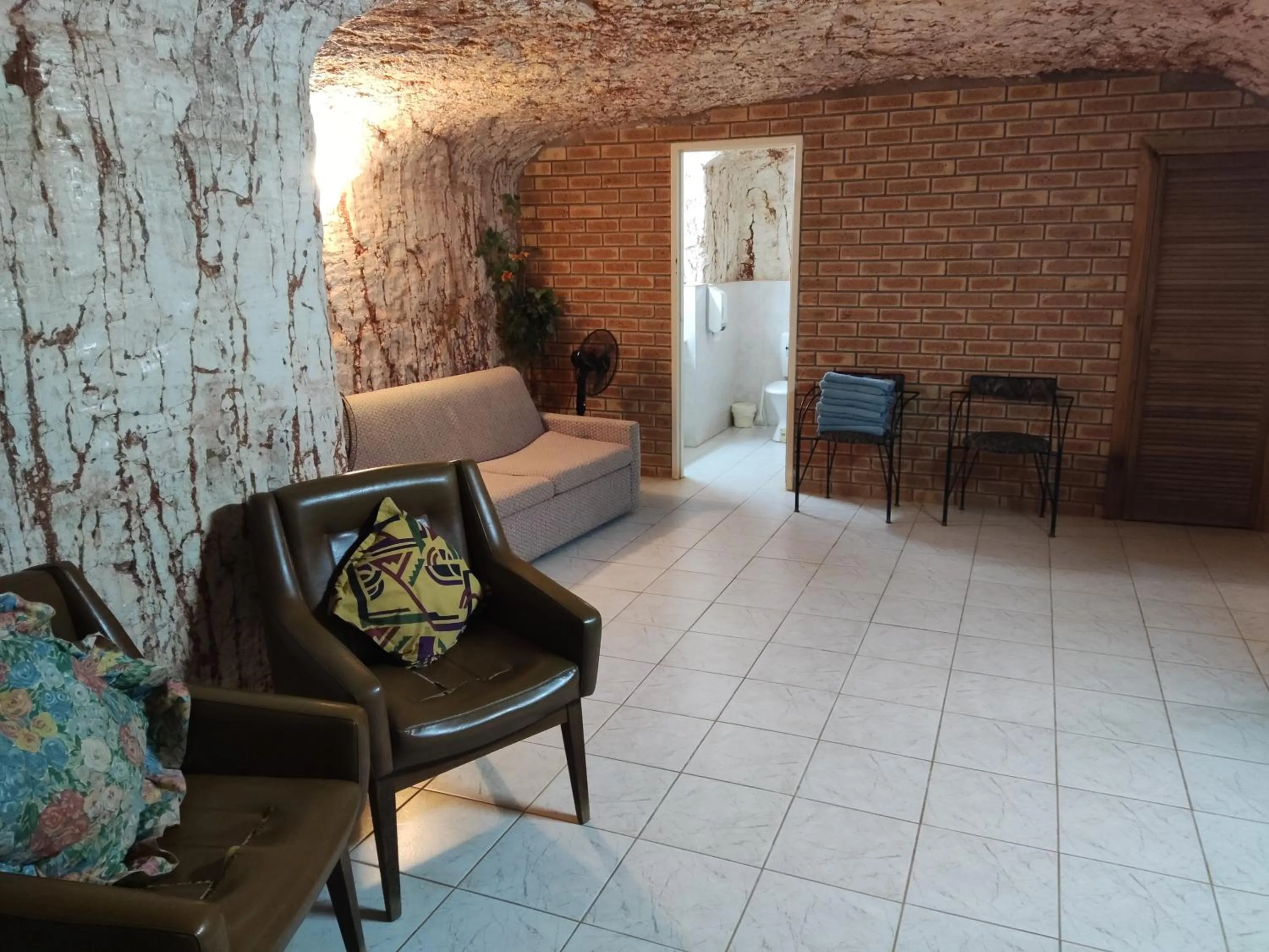 Radeka Downunder Underground Motel