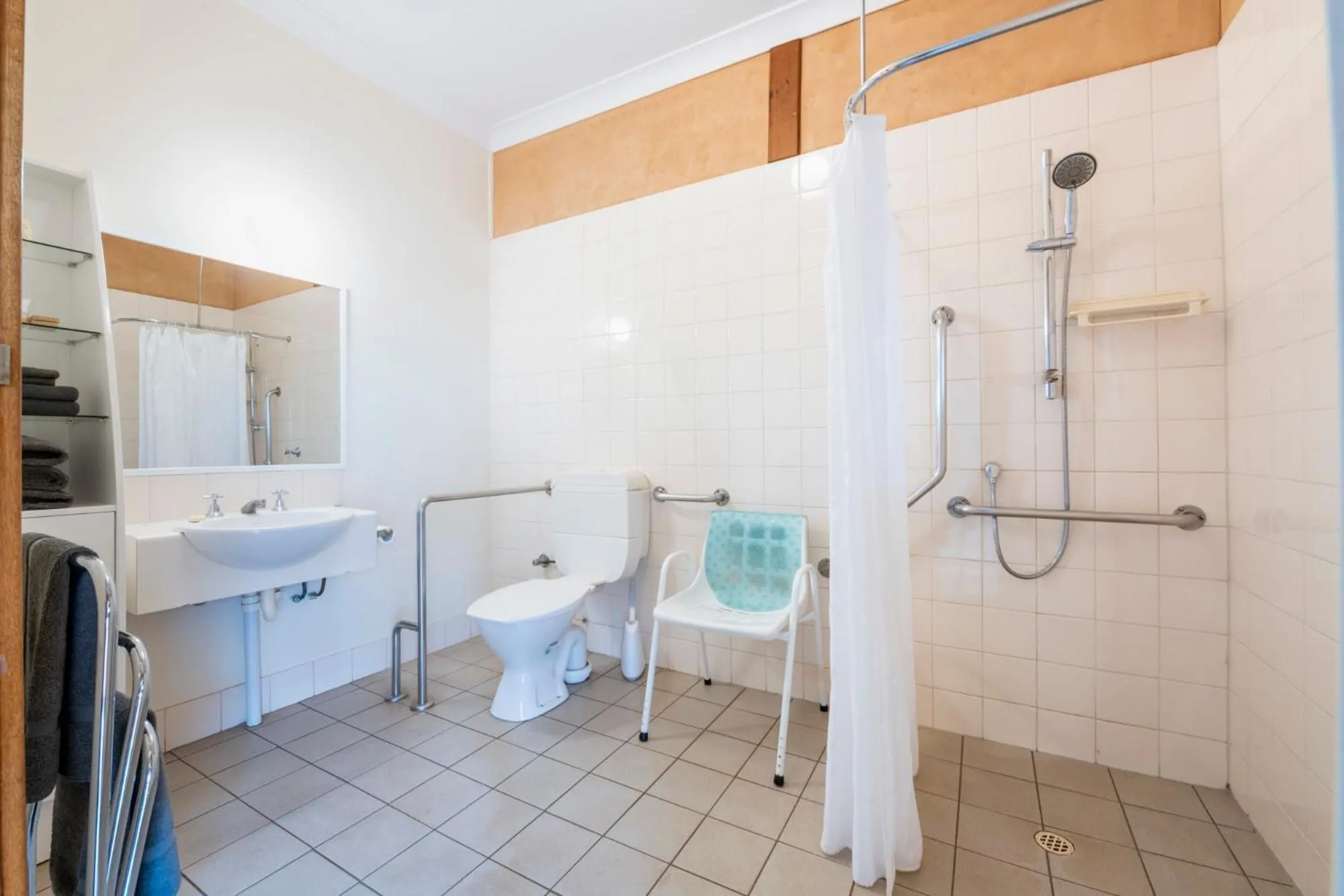 Bathroom in Mud Hut Motel