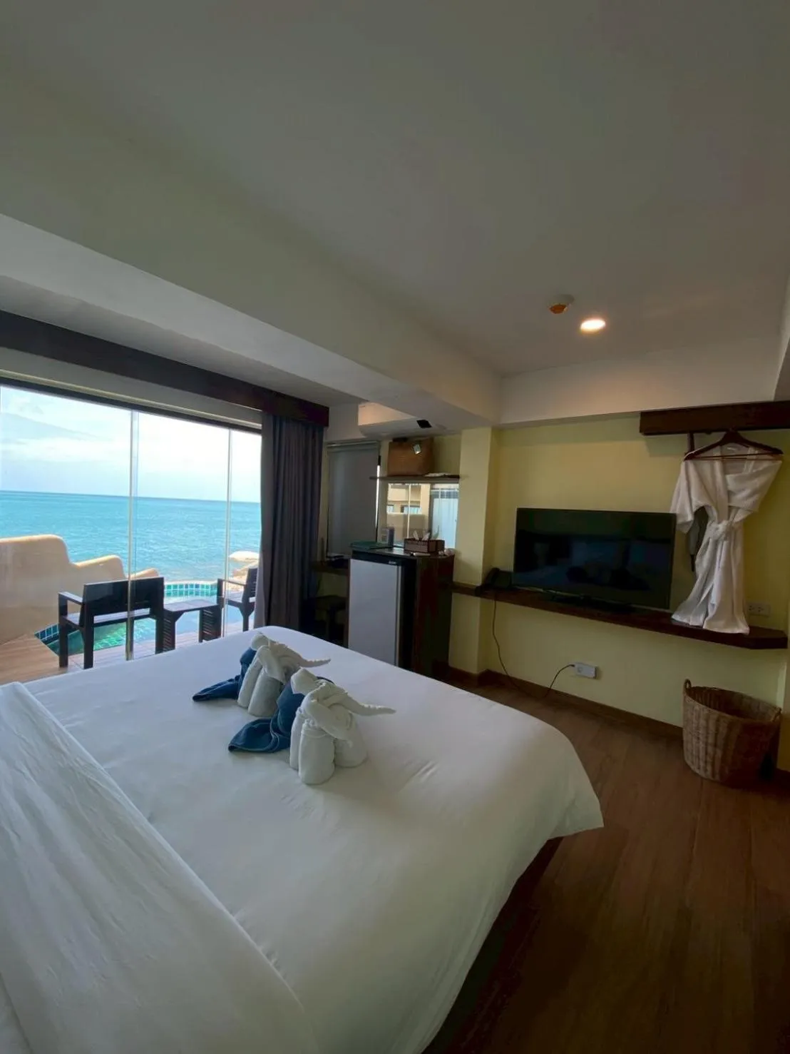 Bed in Baan Hin Sai Resort & Spa