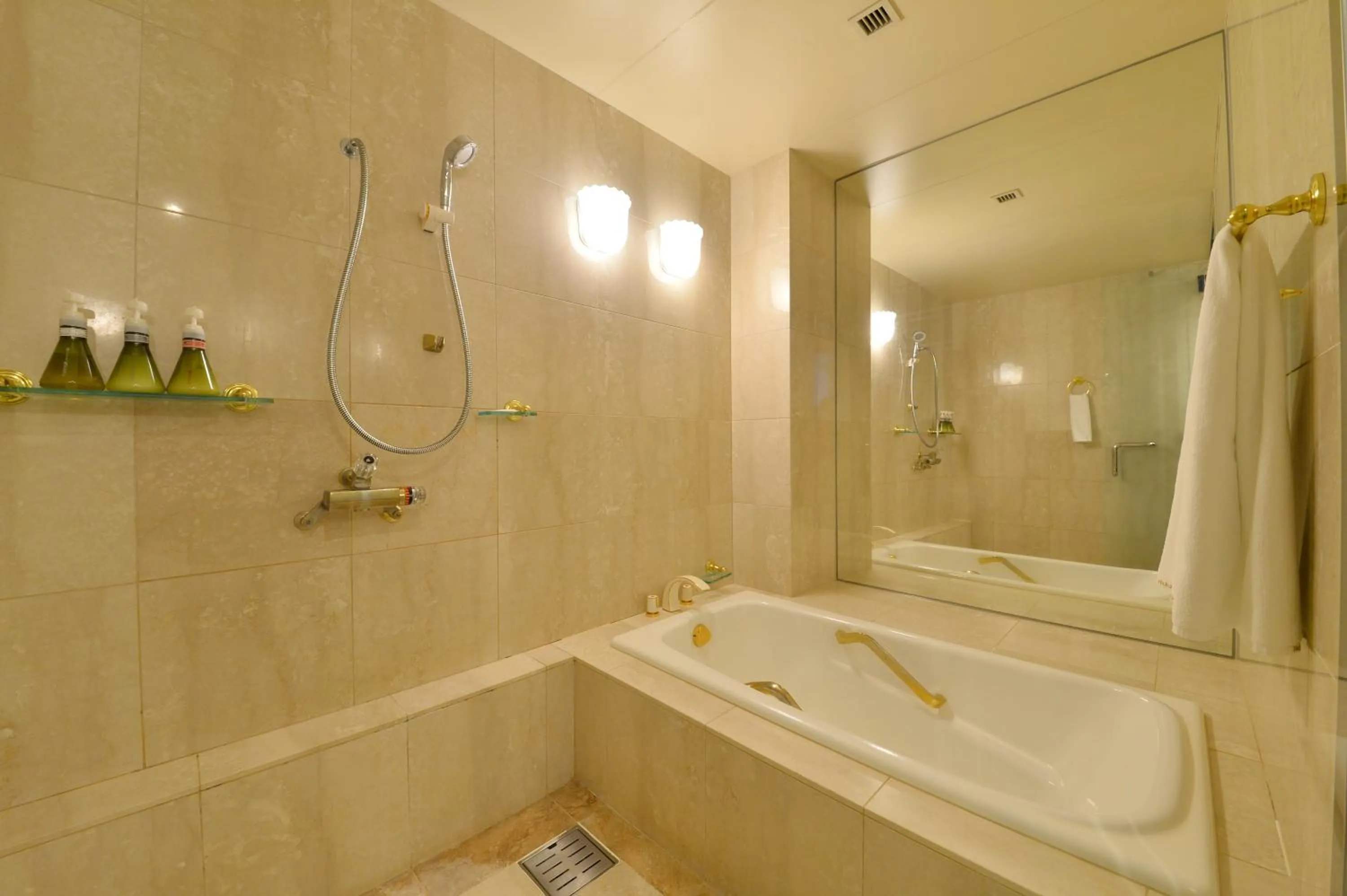 Bathroom in Hakodate Kokusai Hotel