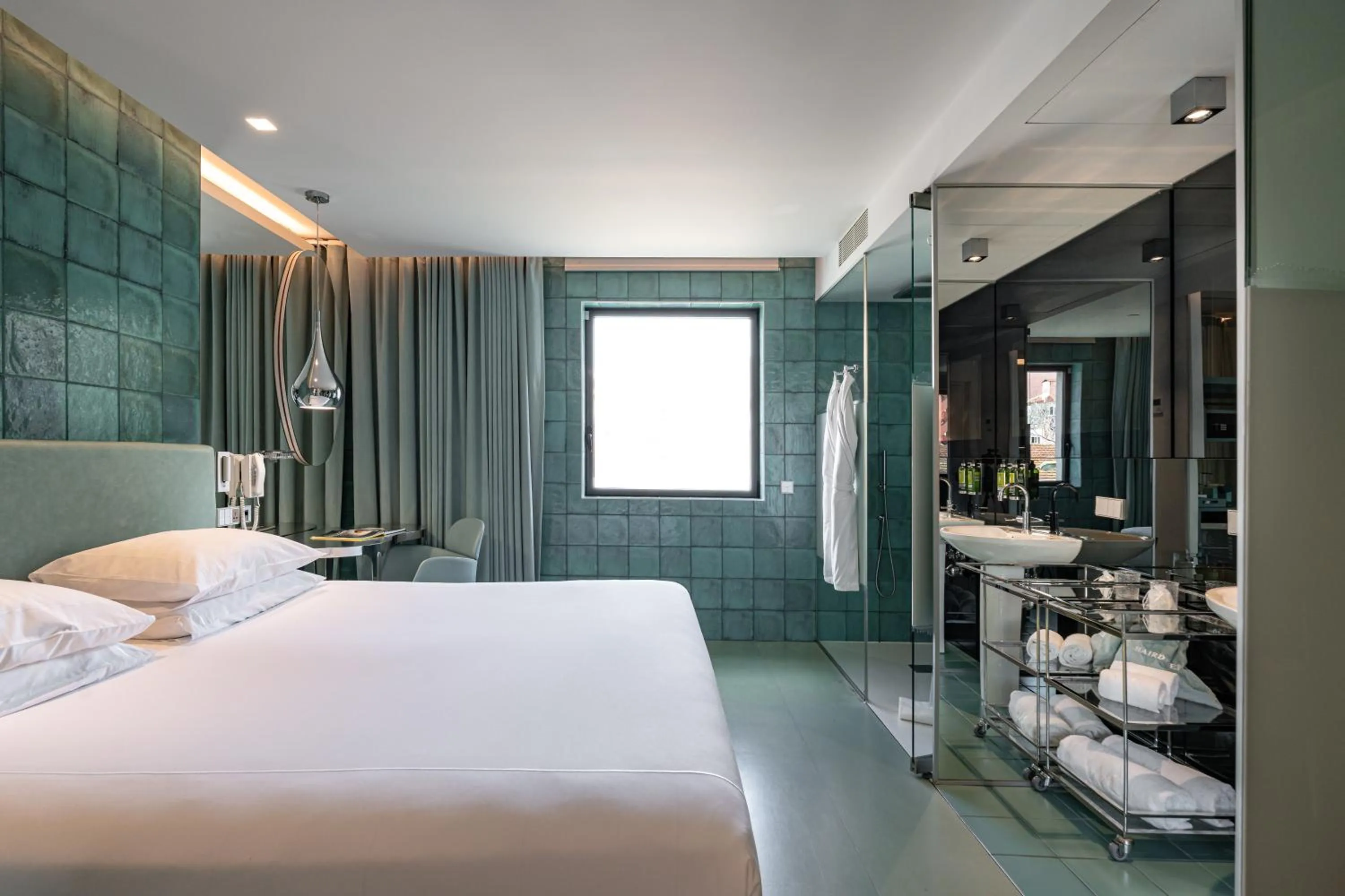Shower, Bed in WC by The Beautique Hotels
