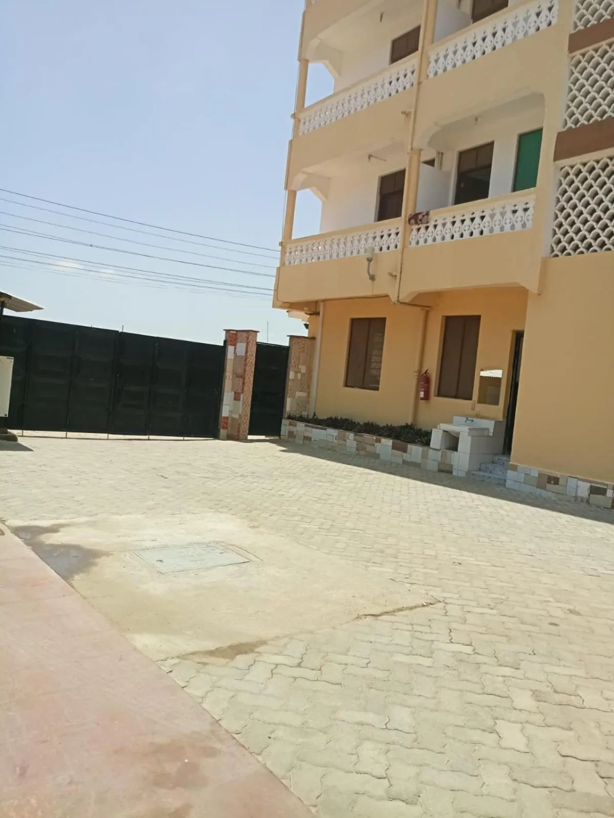 Parking in Golden Guest House- Miritini