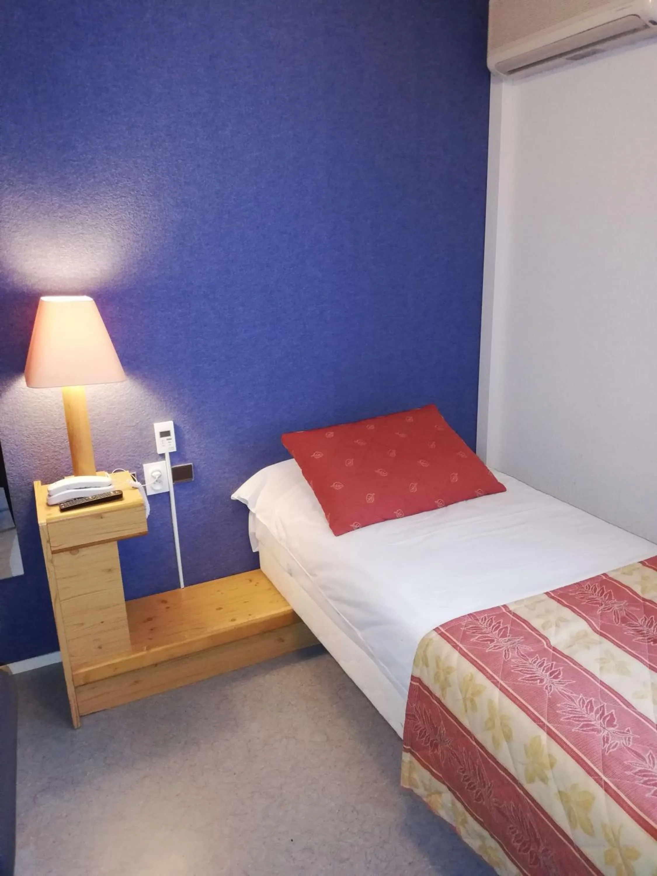 Bedroom, Bed in Brit Hotel Vallee du Lot