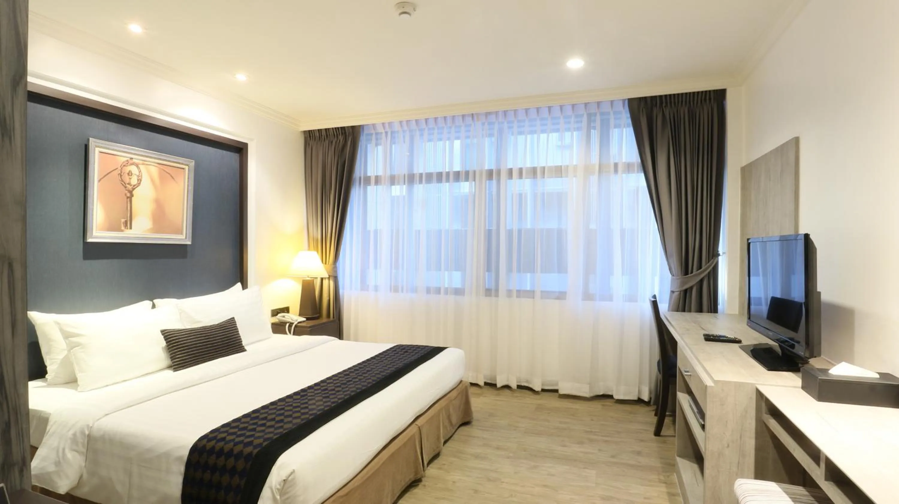 Bedroom, Bed in The Key Bangkok Hotel