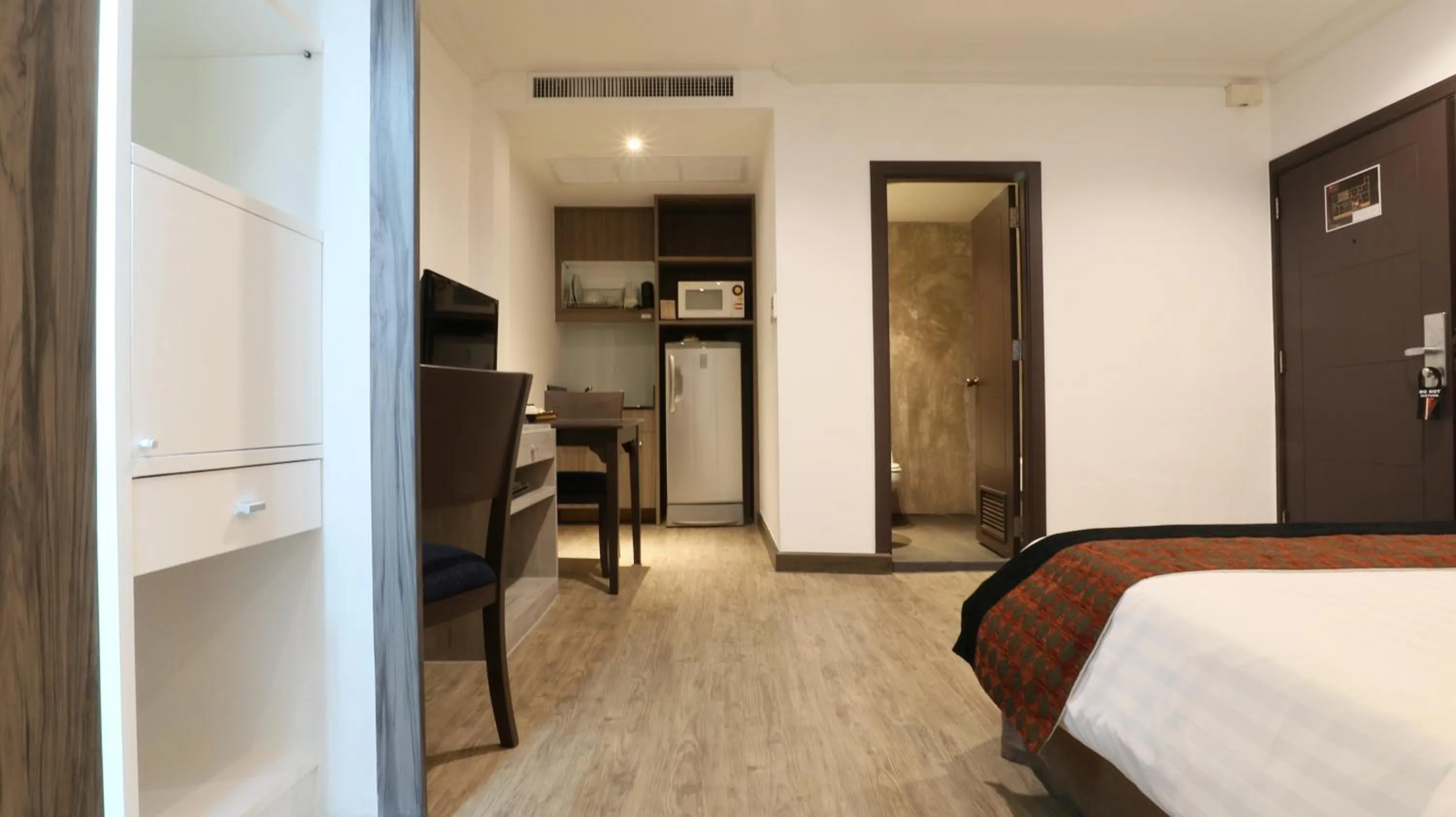 Bedroom, Bed in The Key Bangkok Hotel