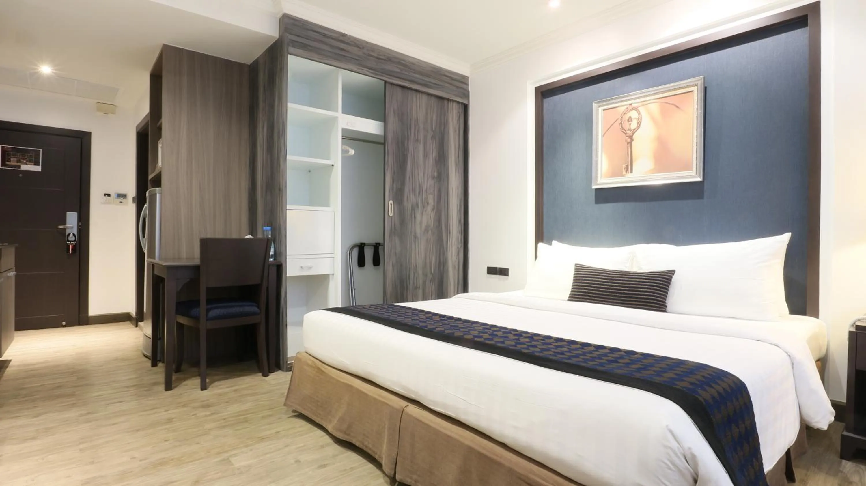 Bedroom, Bed in The Key Bangkok Hotel