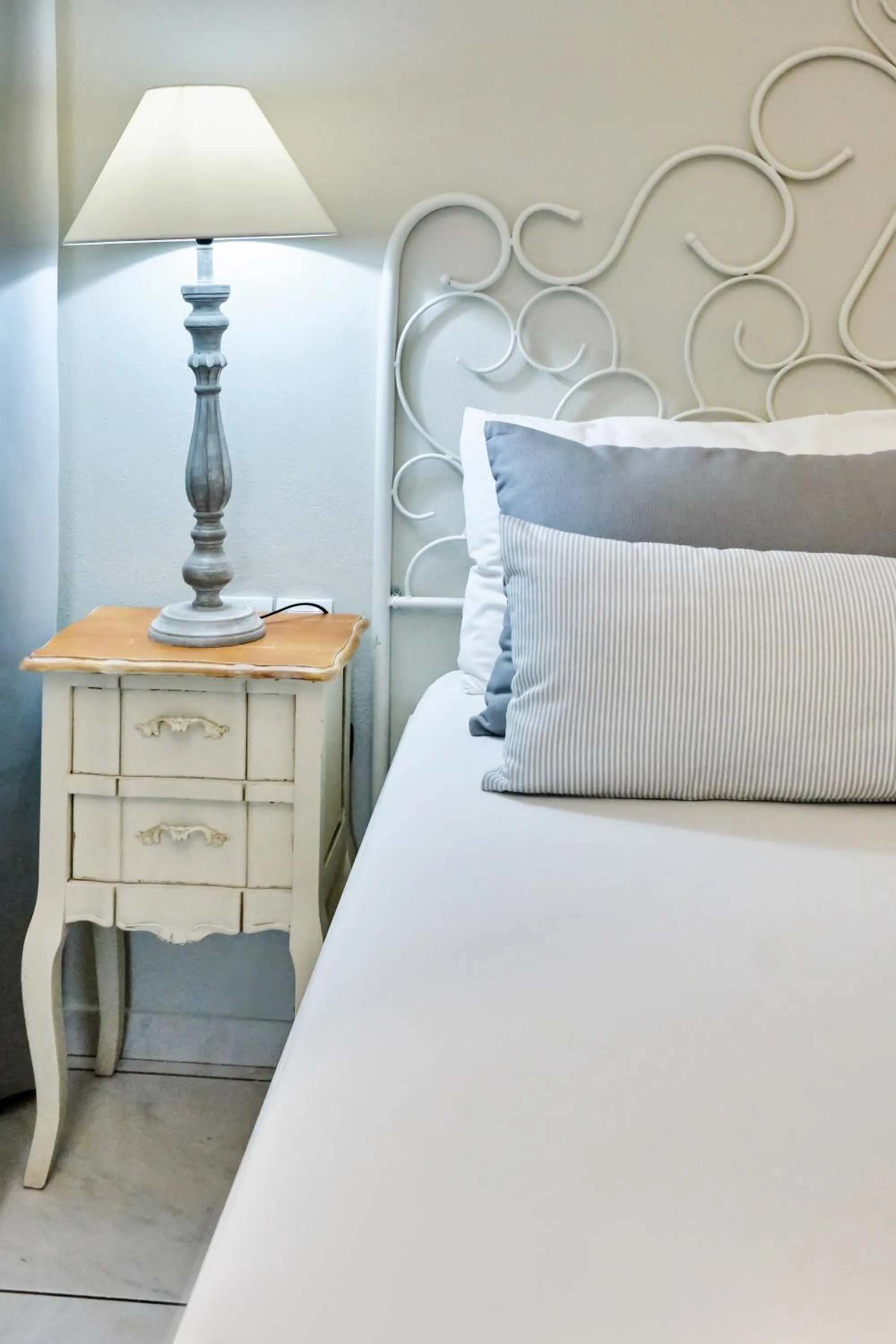 Decorative detail, Bed in Villa Mare Monte ApartHotel