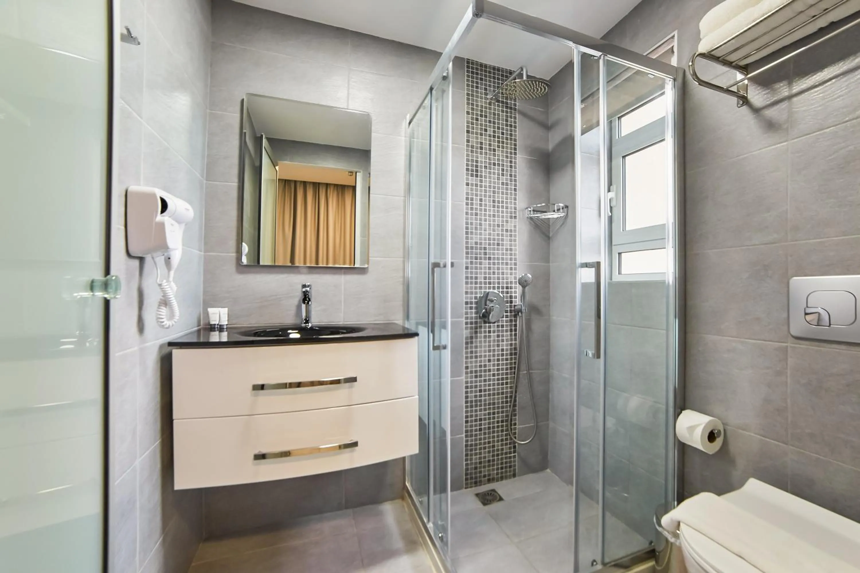 Bathroom in Villa Mare Monte ApartHotel