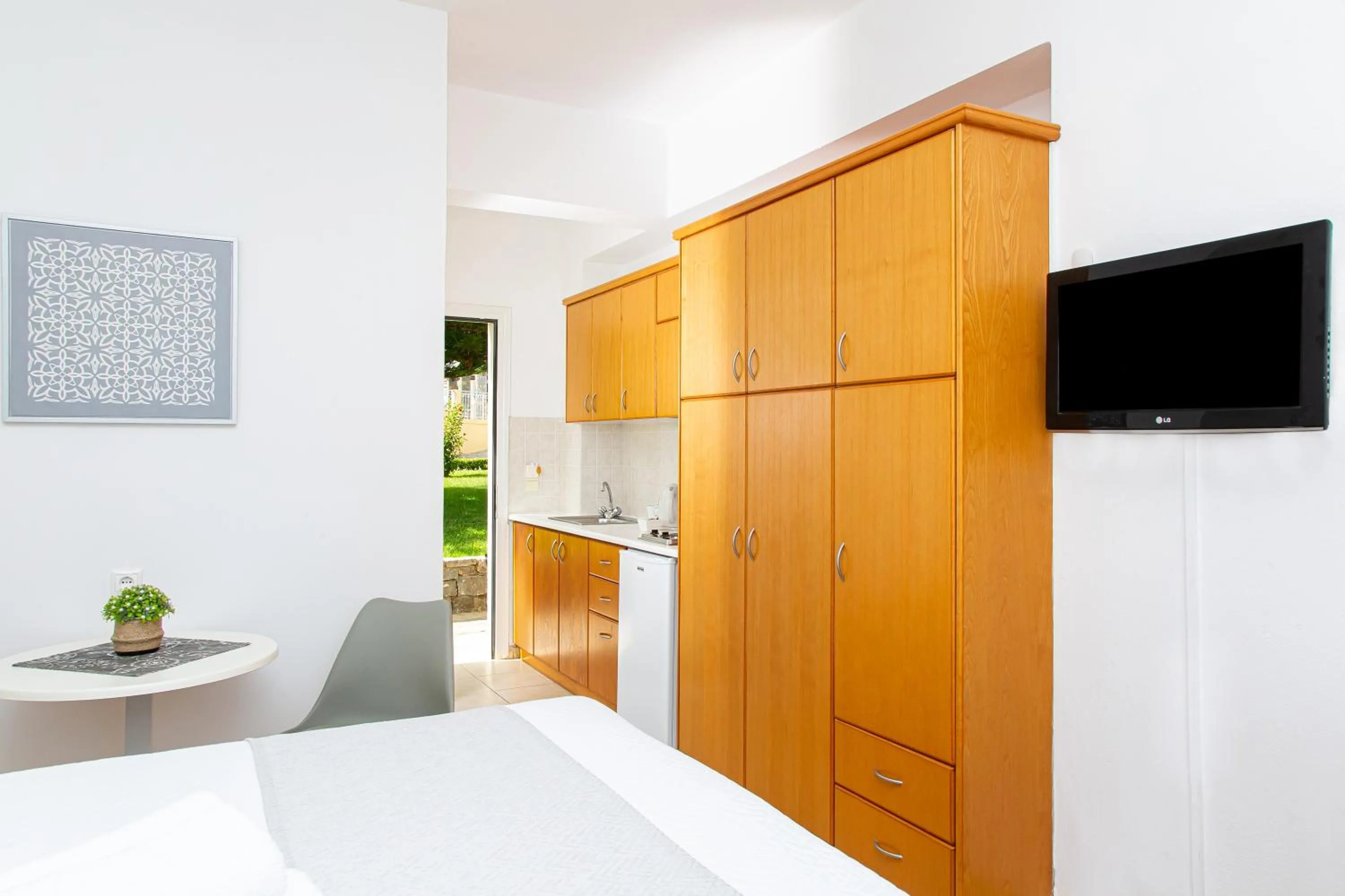 Kitchen or kitchenette in Villa Mare Monte ApartHotel