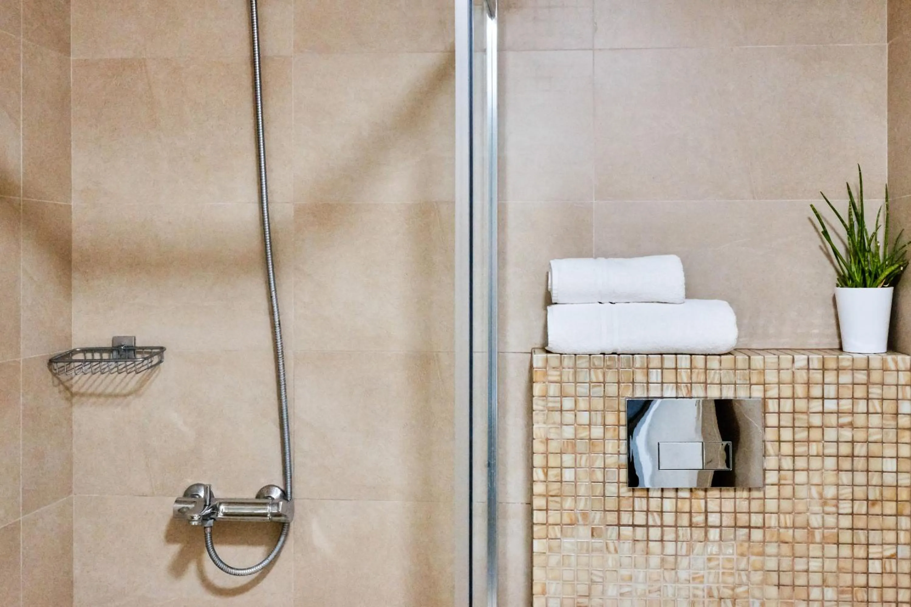 Bathroom in Villa Mare Monte ApartHotel