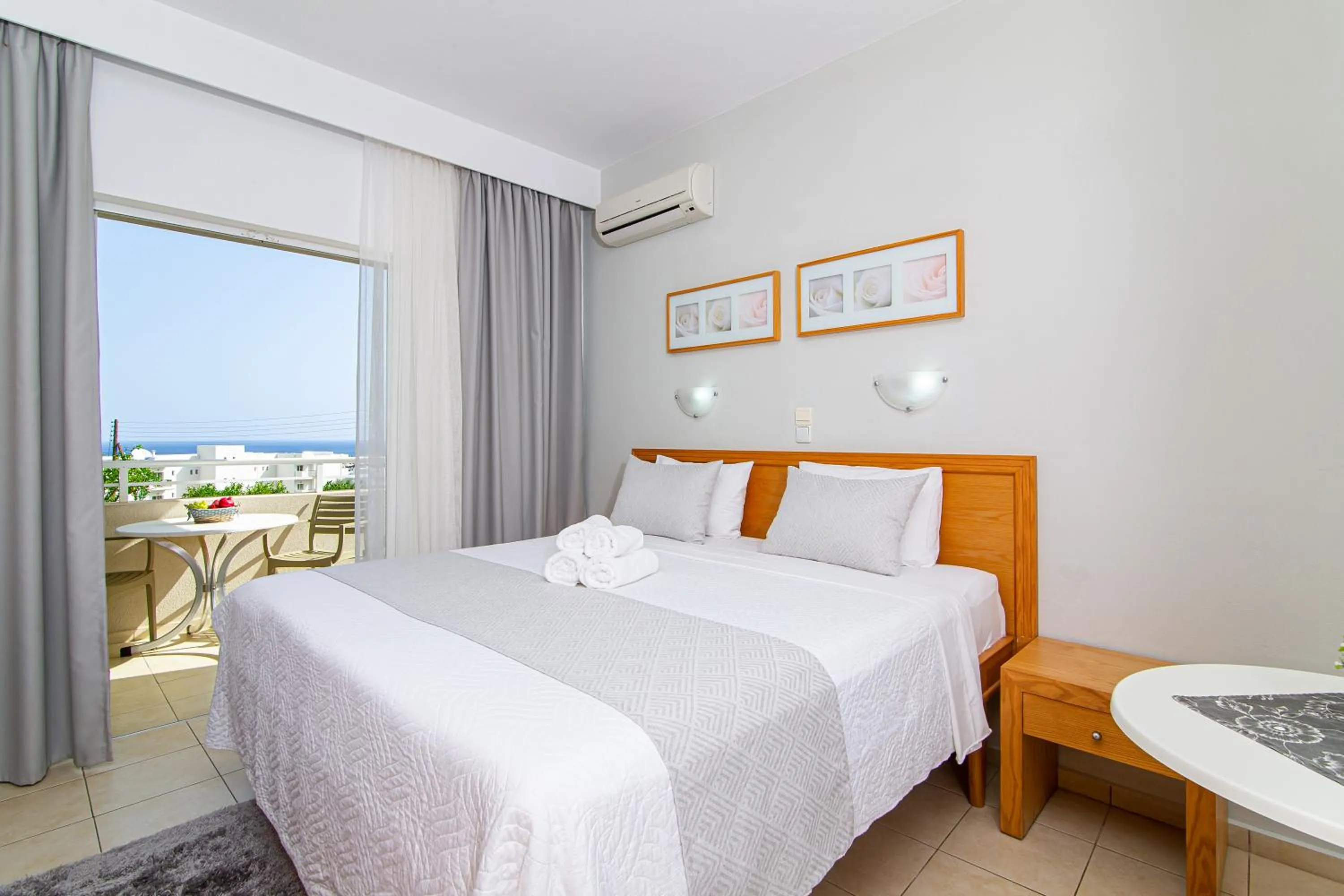 Photo of the whole room, Bed in Villa Mare Monte ApartHotel