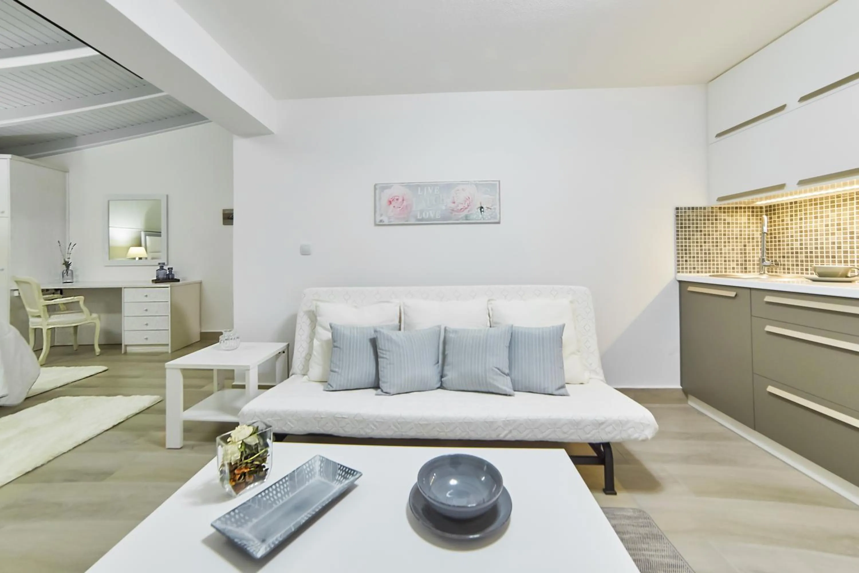 Kitchen or kitchenette in Villa Mare Monte ApartHotel