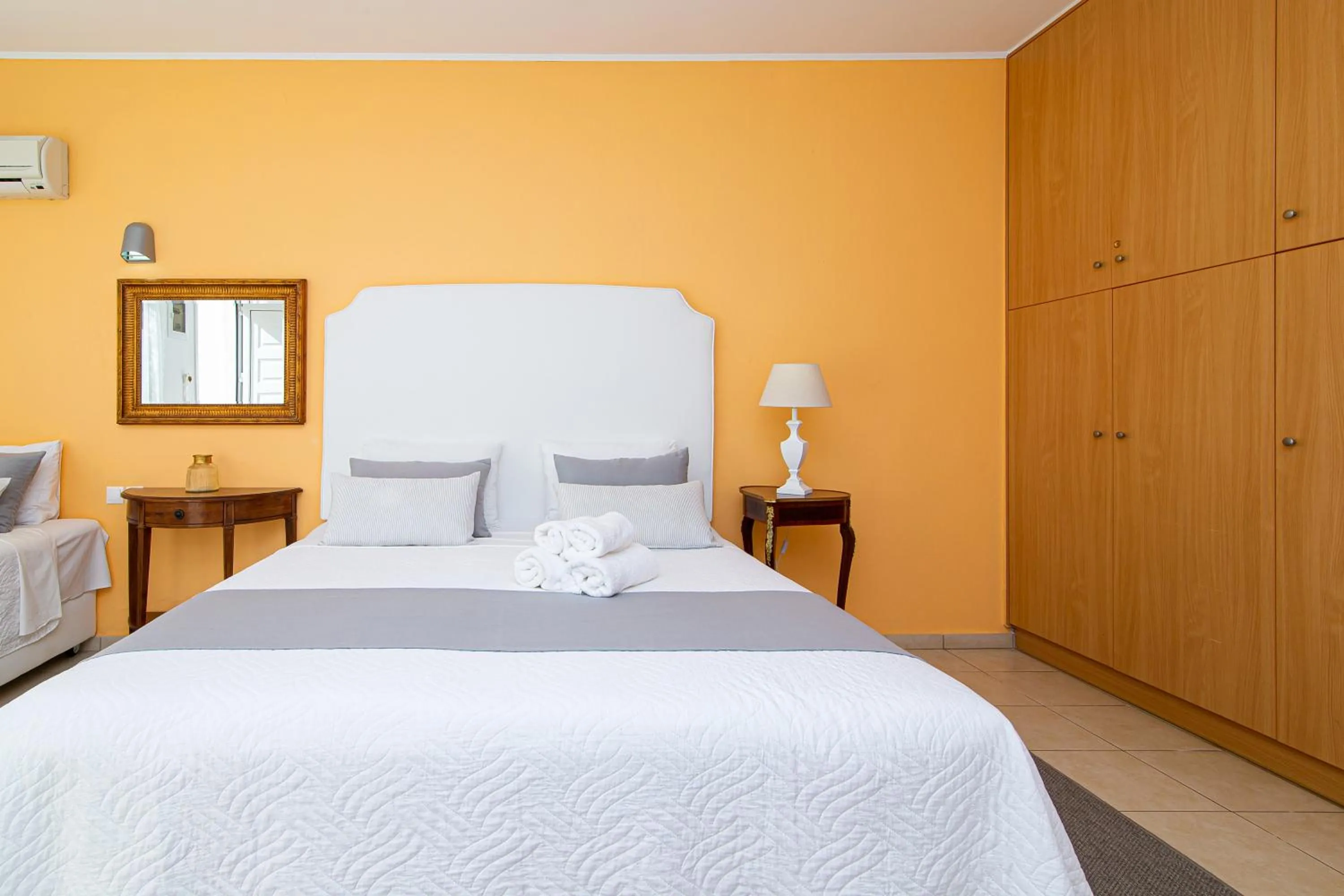 Bed in Villa Mare Monte ApartHotel