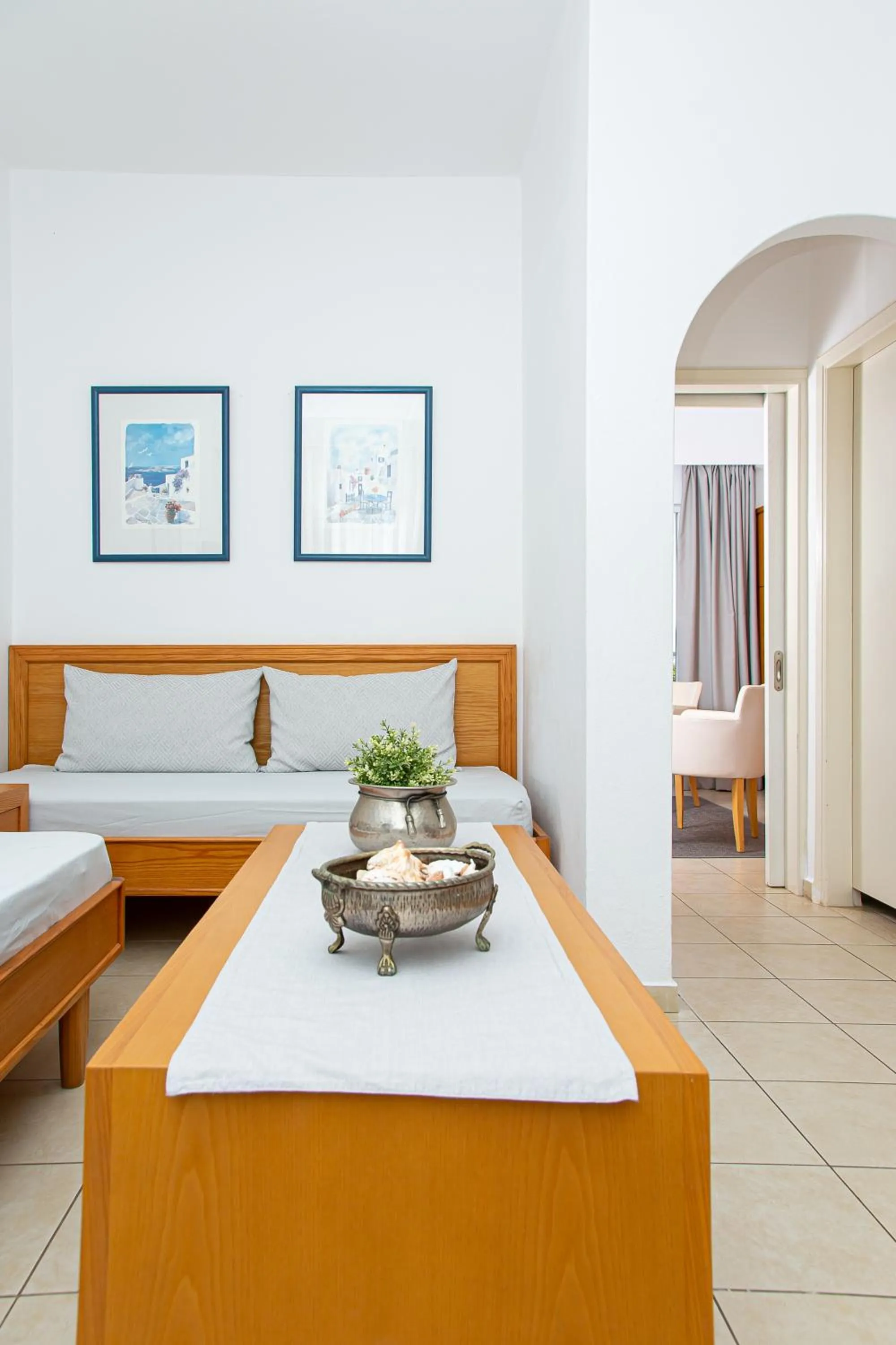 Living room, Bed in Villa Mare Monte ApartHotel