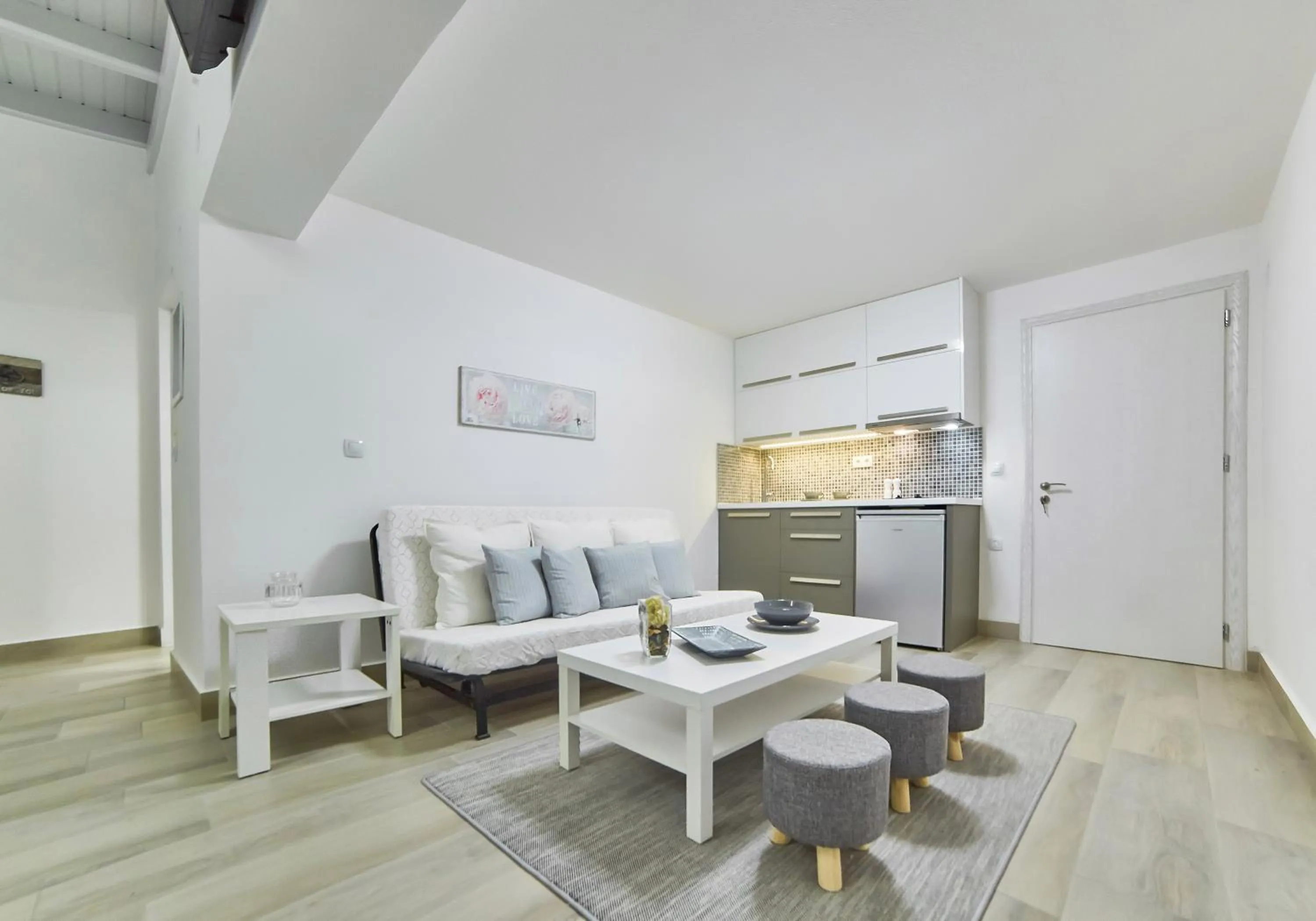 Kitchen or kitchenette in Villa Mare Monte ApartHotel