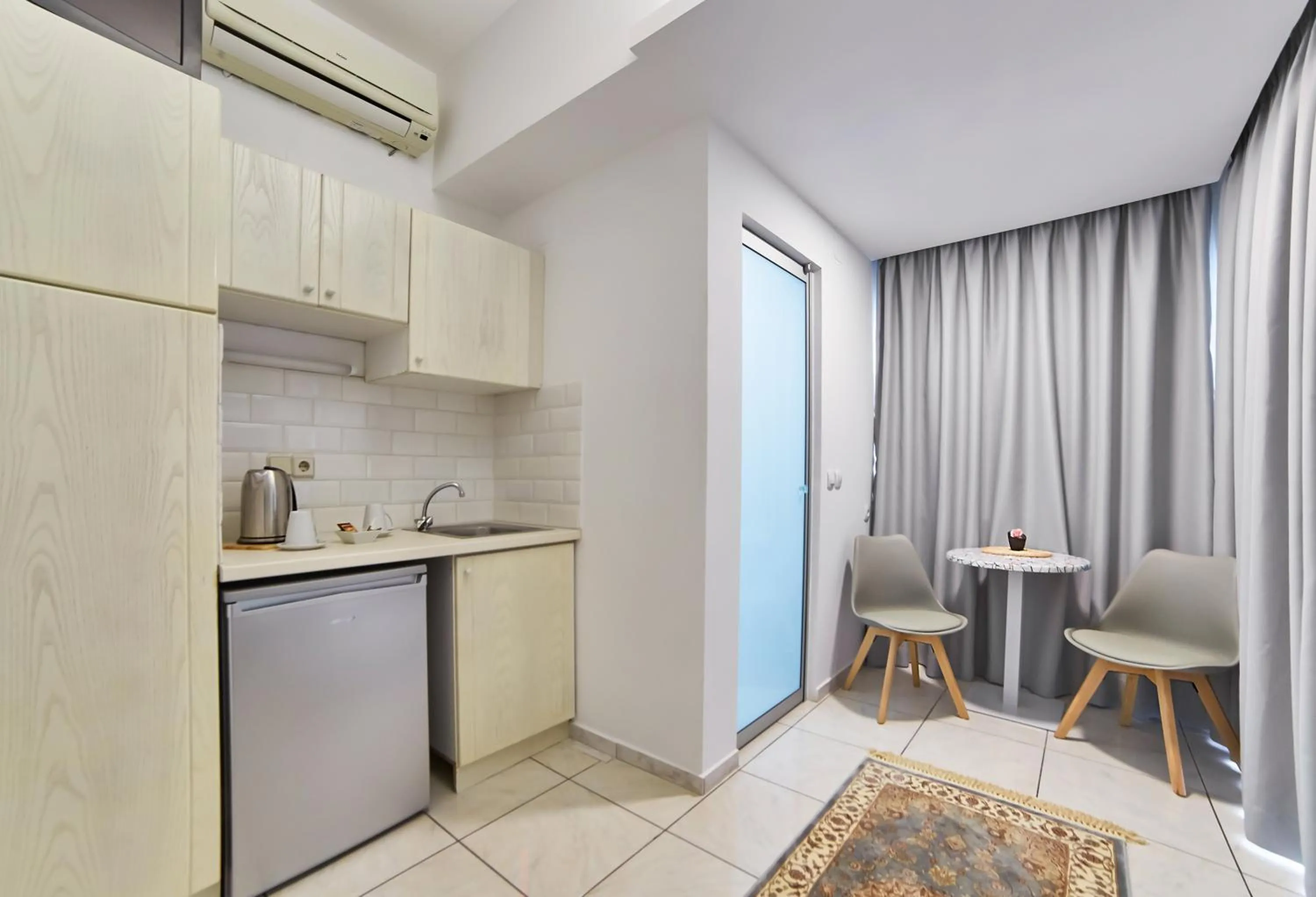 Kitchen or kitchenette in Villa Mare Monte ApartHotel