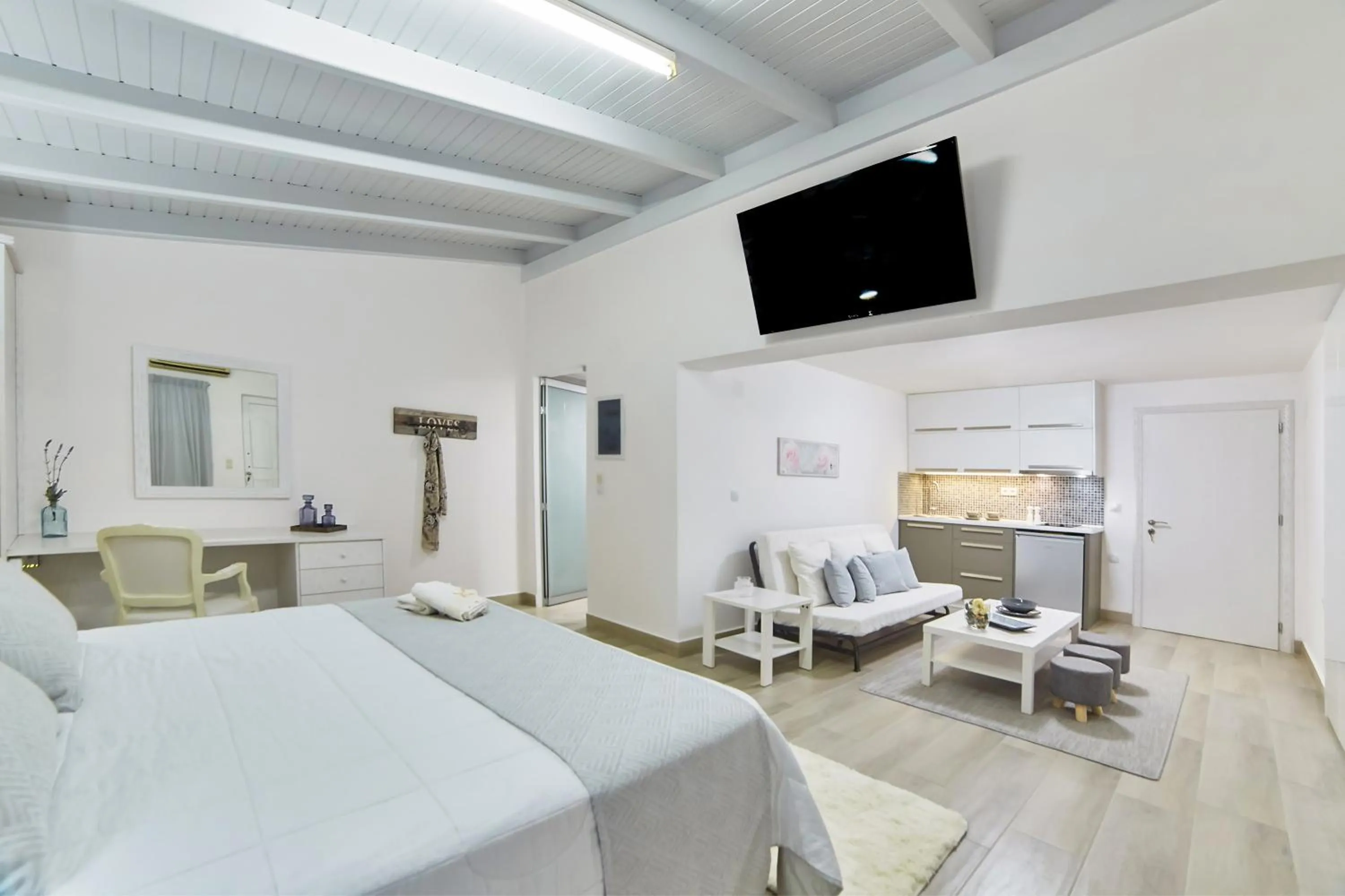 Kitchen or kitchenette in Villa Mare Monte ApartHotel