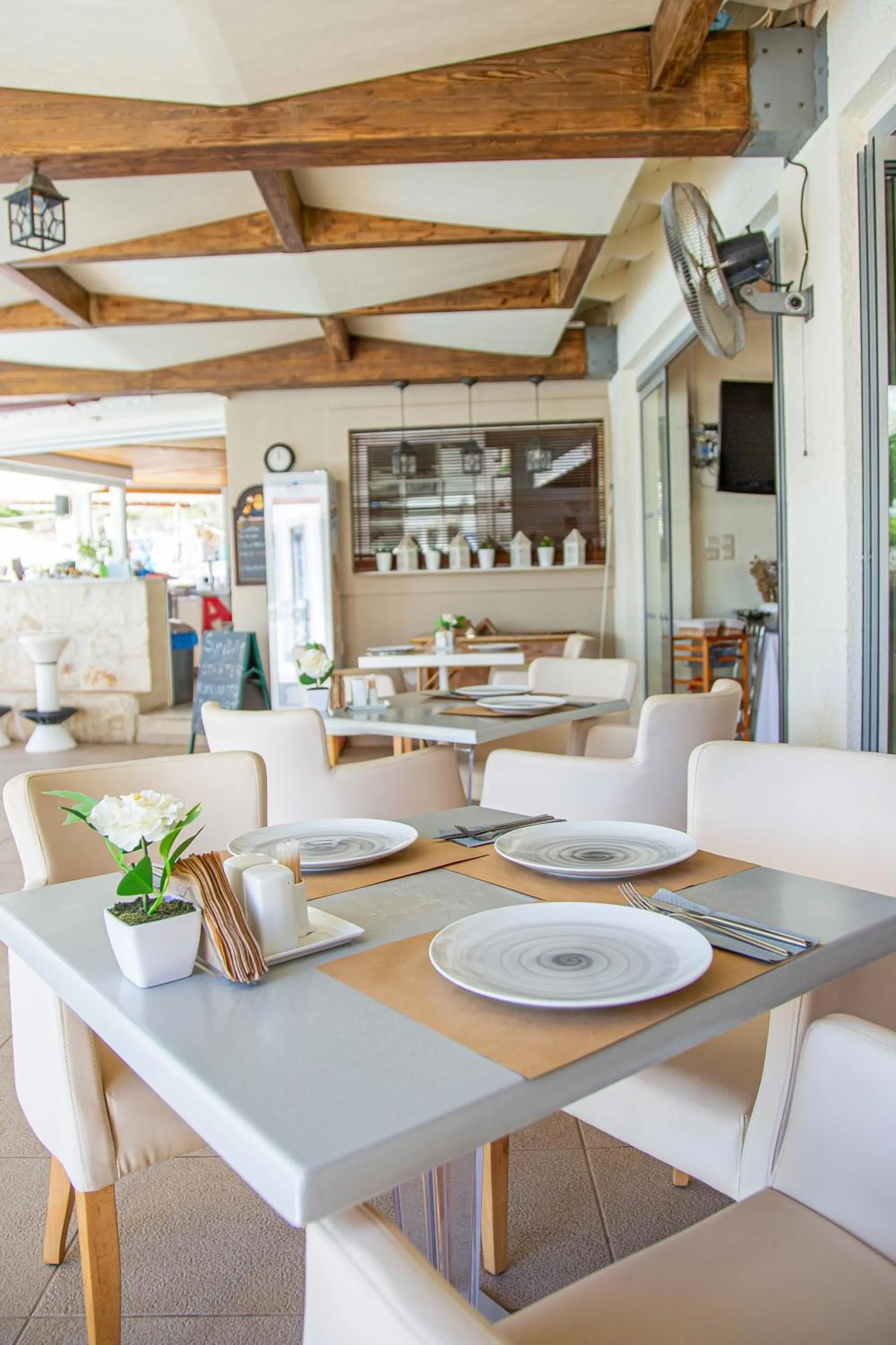 Restaurant/places to eat in Villa Mare Monte ApartHotel