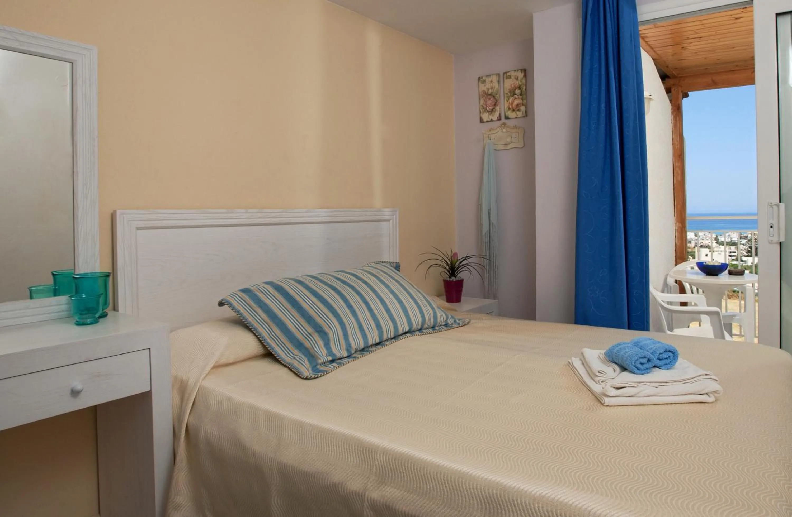 Bedroom, Bed in Villa Mare Monte ApartHotel