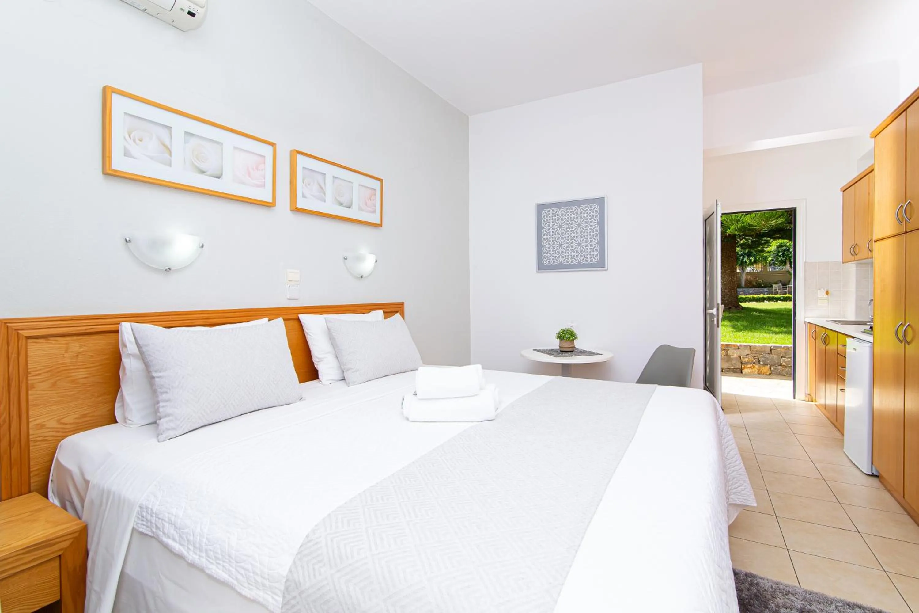 Photo of the whole room, Bed in Villa Mare Monte ApartHotel