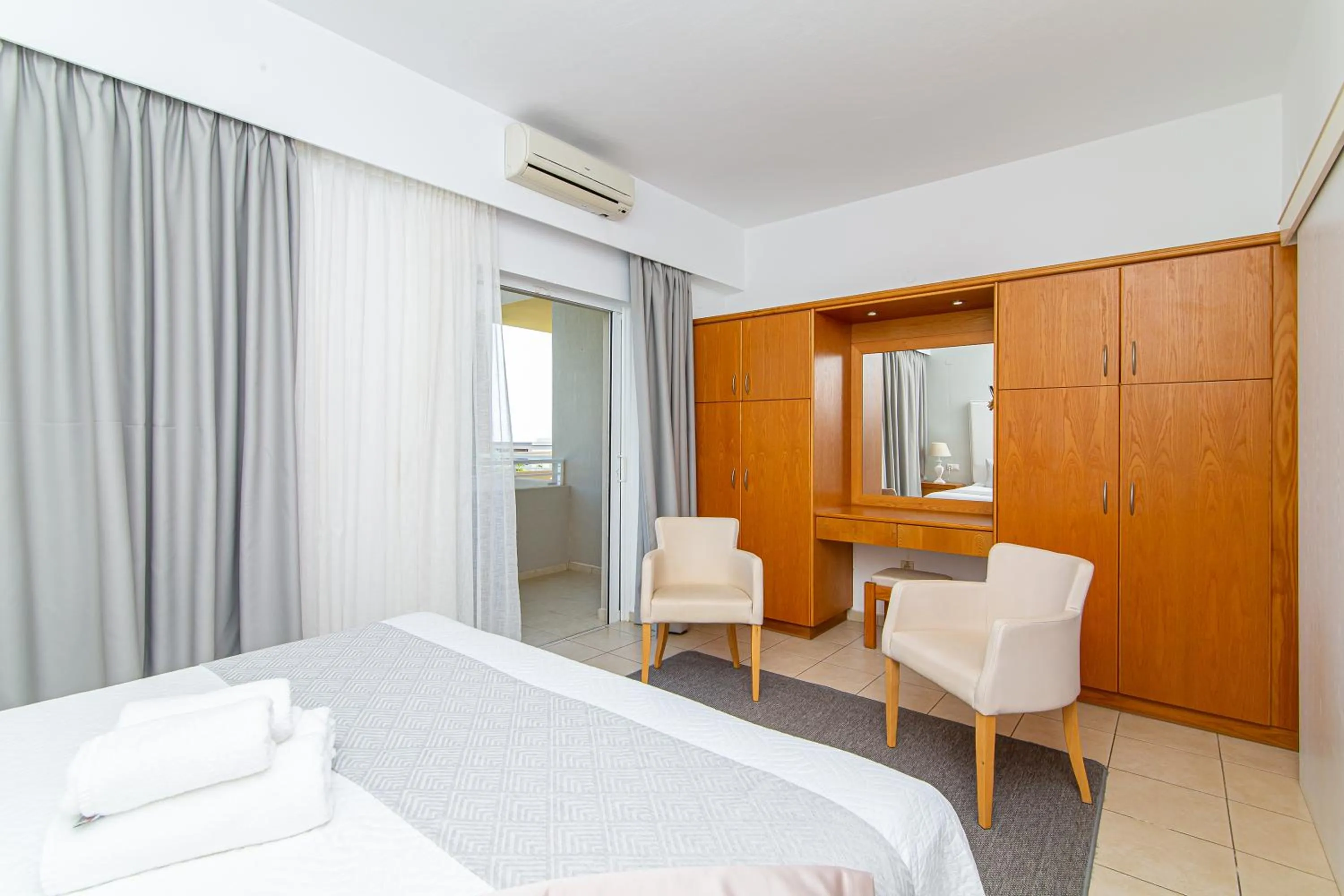 Bedroom, Bed in Villa Mare Monte ApartHotel