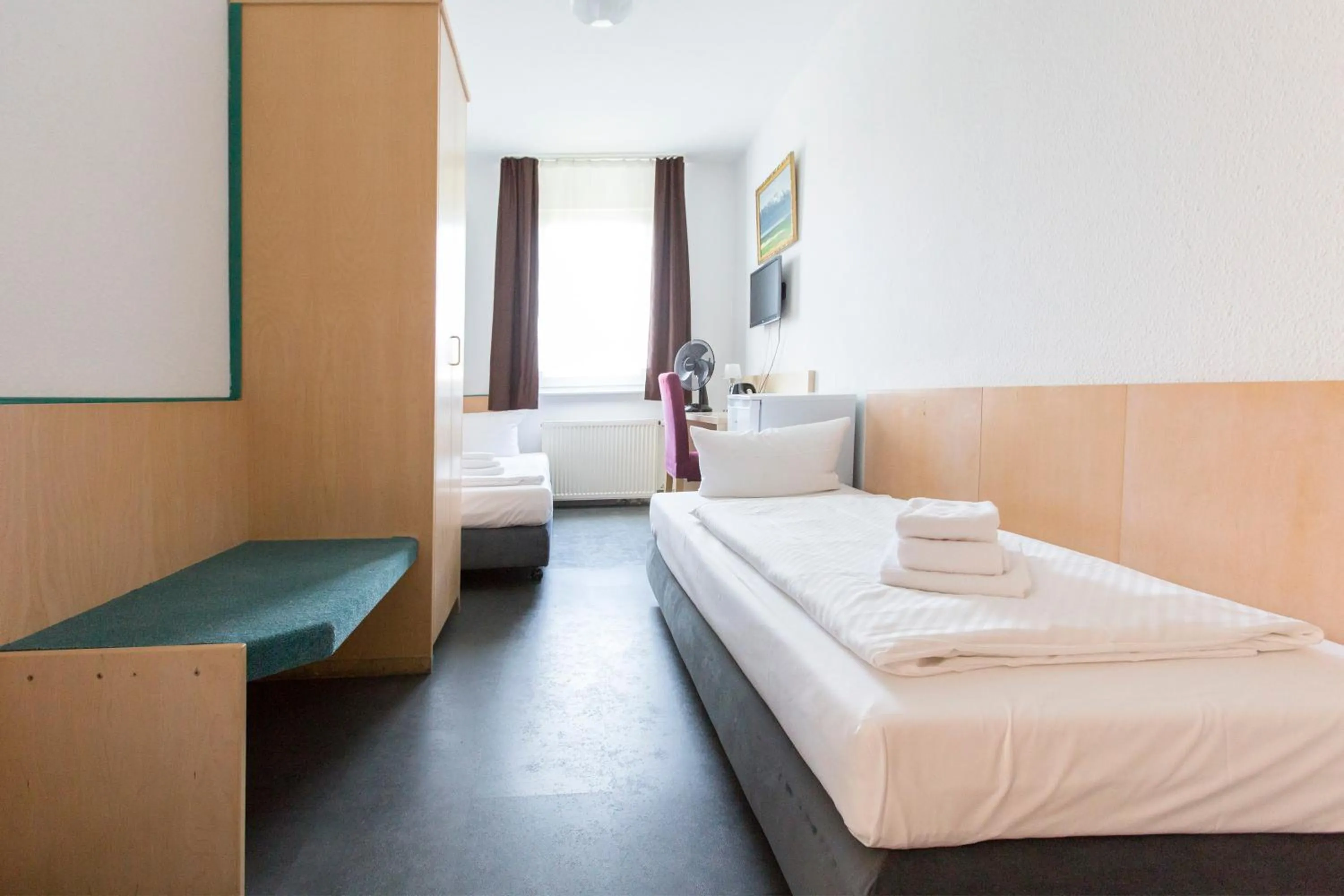 Photo of the whole room, Bed in Hotel-Pension ODIN