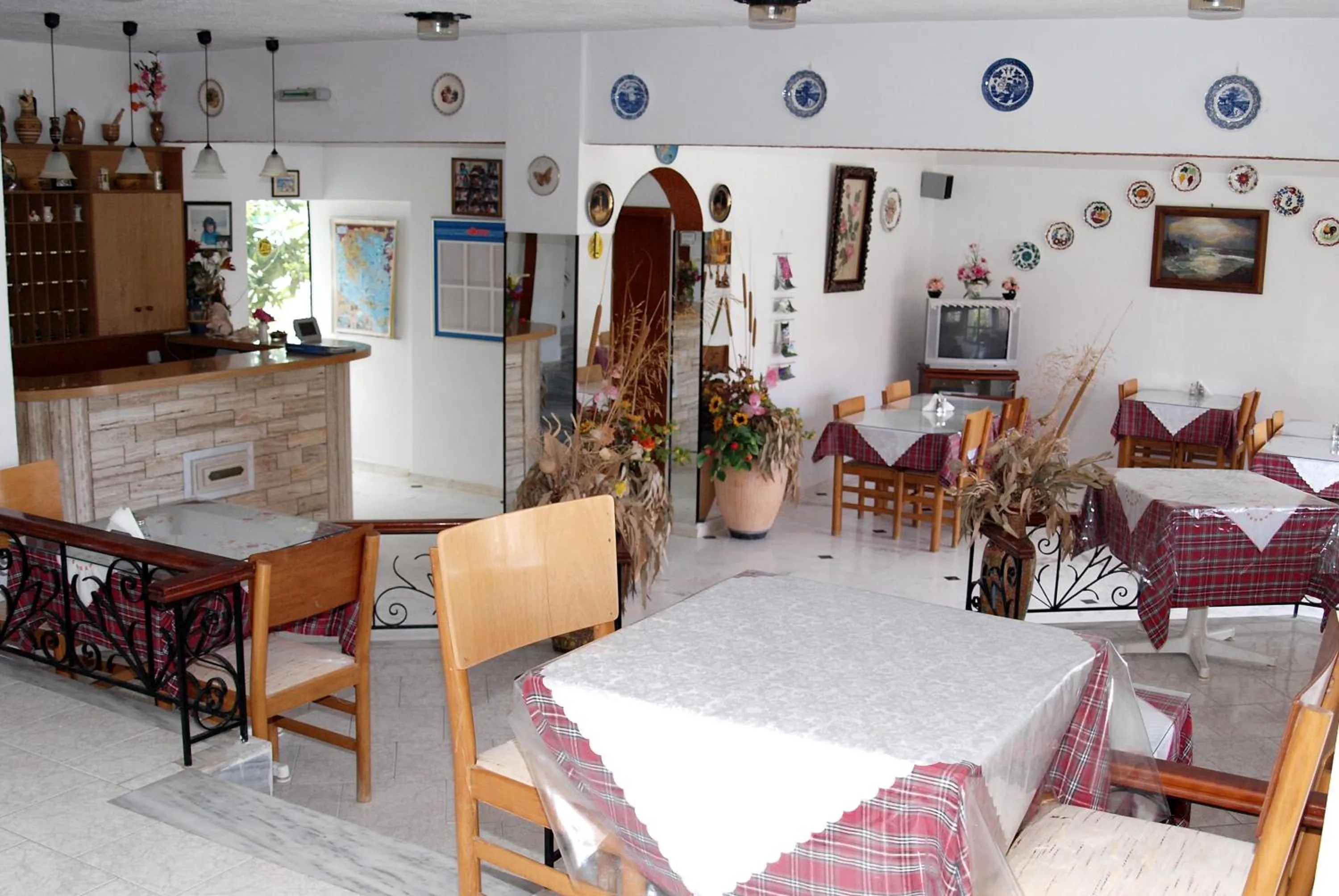 TV and multimedia in Rosmari Hotel