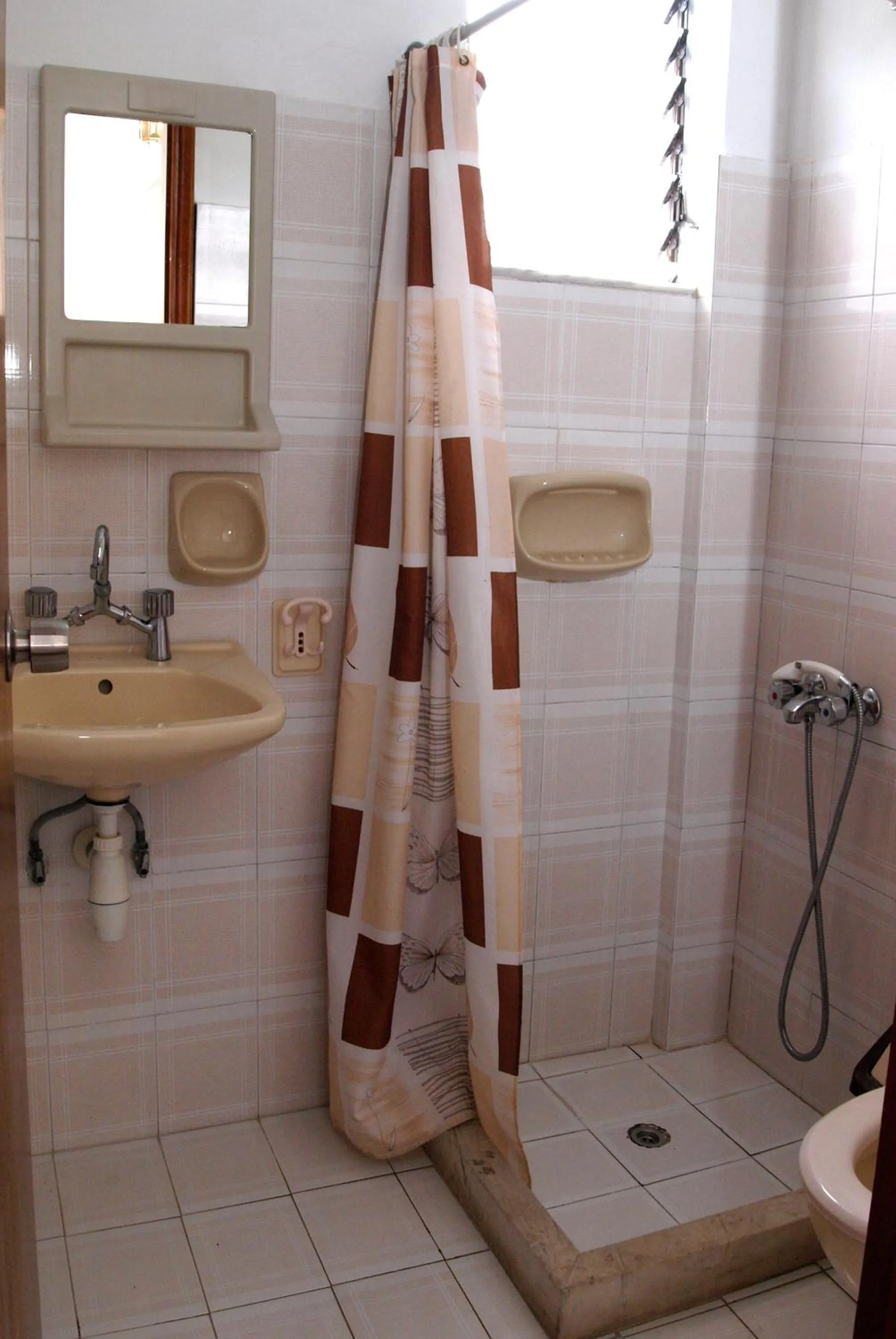 Bathroom in Rosmari Hotel