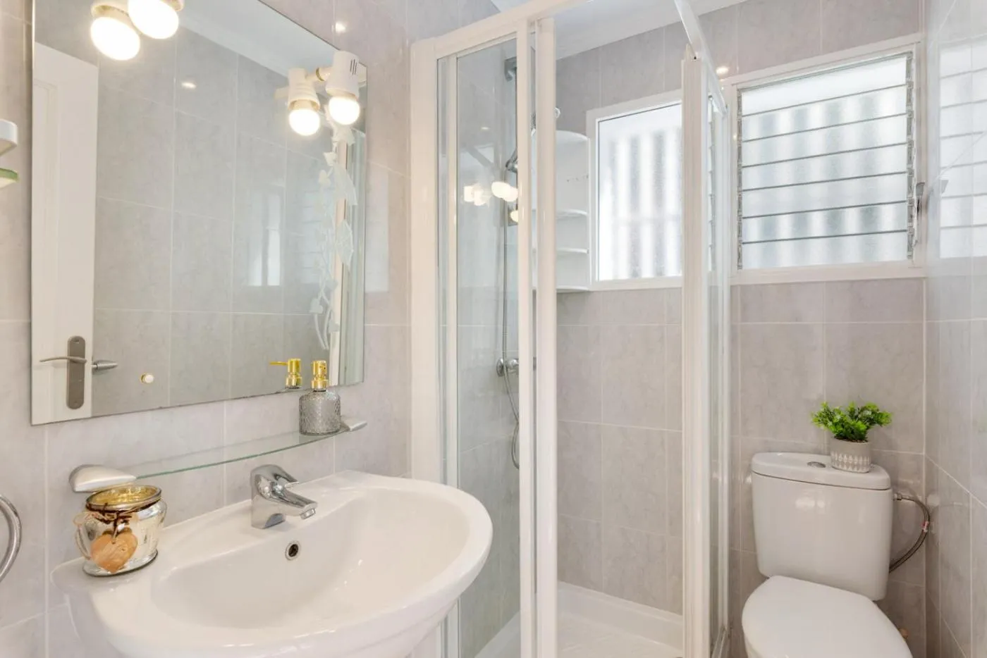 Bathroom in Villa Anais - PlusHolidays